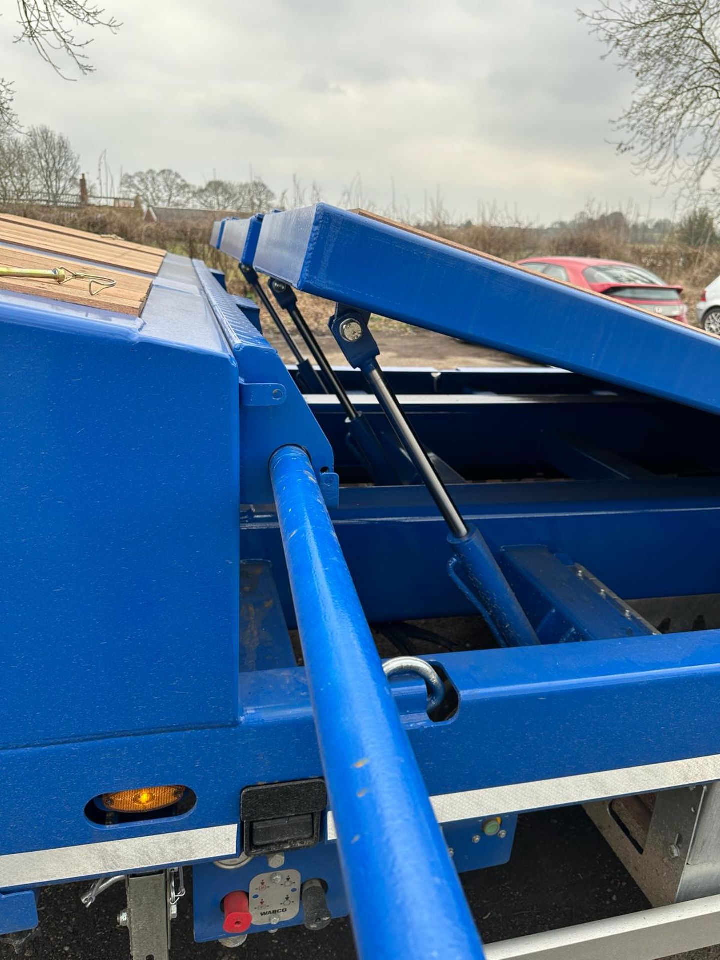 NEW/UNUSED CHIEFTAIN TRI AXLE STEP FRAME SEMI LOW LOADER TRAILER *PLUS VAT* - Image 9 of 14