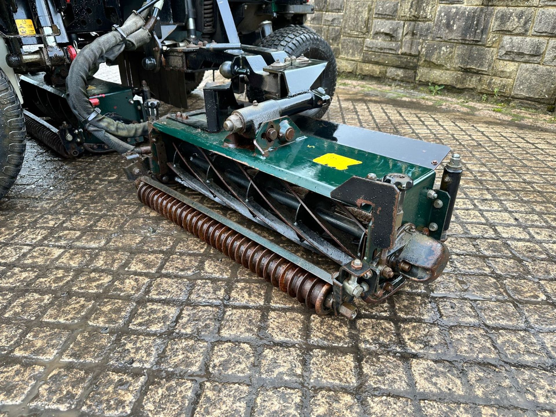 2009/58 HAYTER T424 4WD 5 GANG RIDE ON CYLINDER MOWER *PLUS VAT* - Image 10 of 18