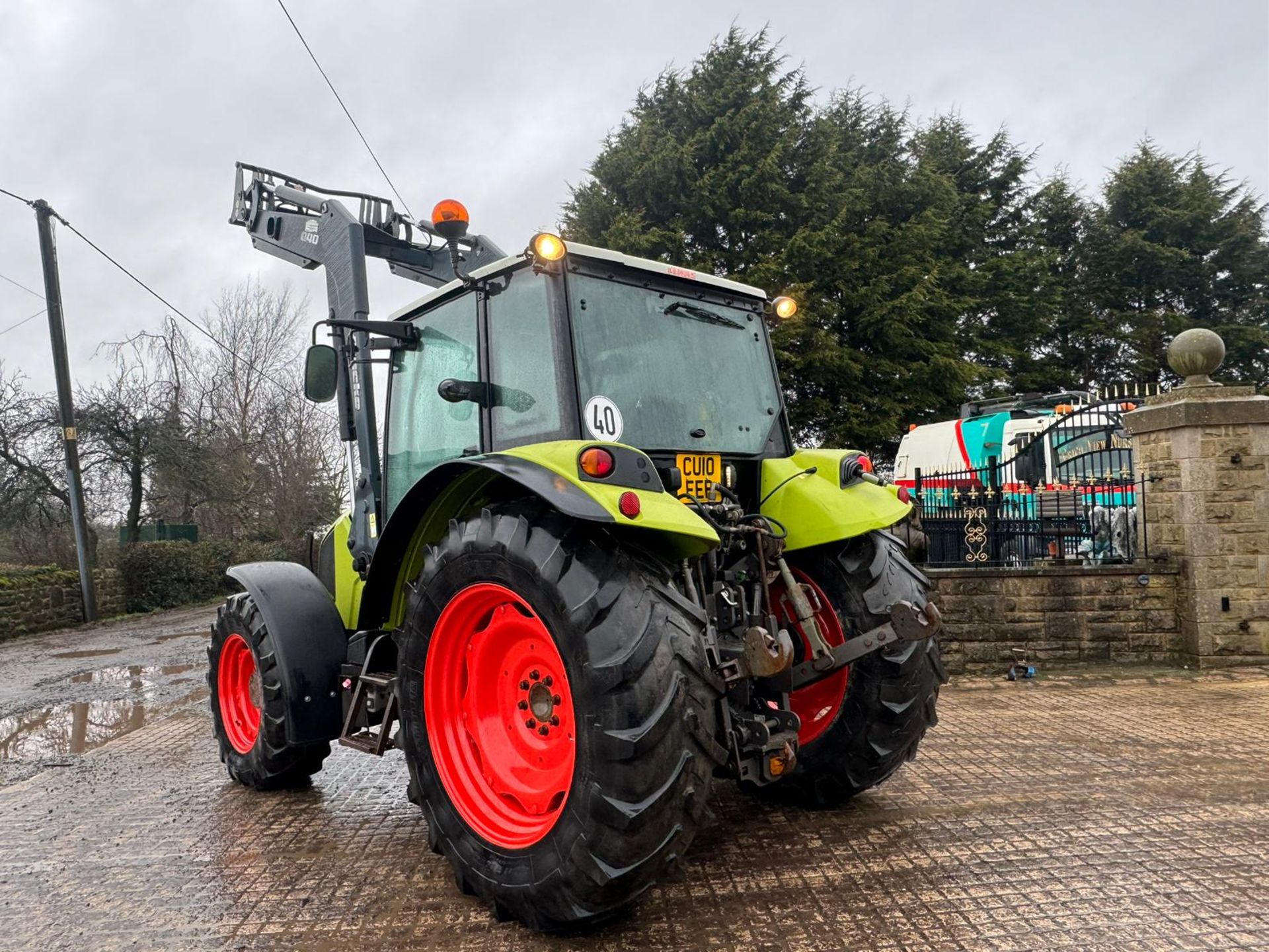 2010 CLASS AXIOS 330CX 92HP PREMIUM TRACTOR WITH QUICKE Q40 FRONT LOADER *PLUS VAT* - Image 11 of 28