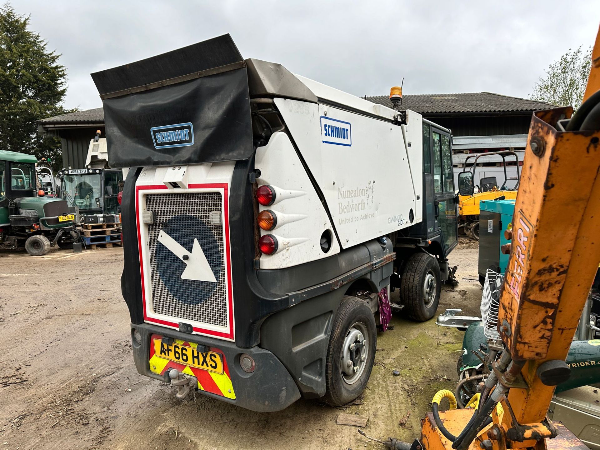 2016/66 SCHMIDT SWINGO 200+ ROAD SWEEPER *PLUS VAT* - Image 4 of 9