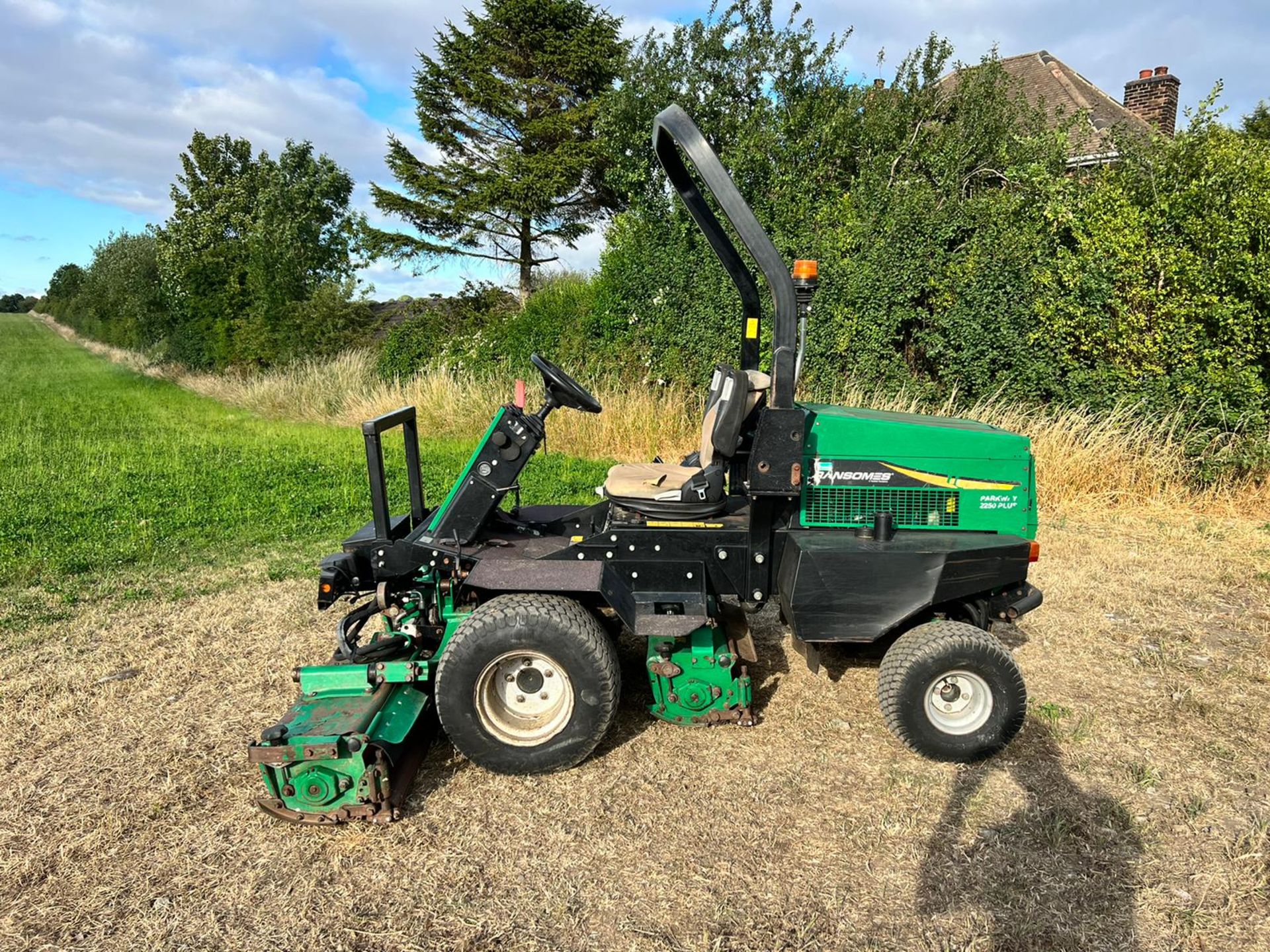 Ransomes Parkway 2250 Plus 3 Gang Cylinder Mower - 2010 Road Registered *PLUS VAT* - Image 7 of 10