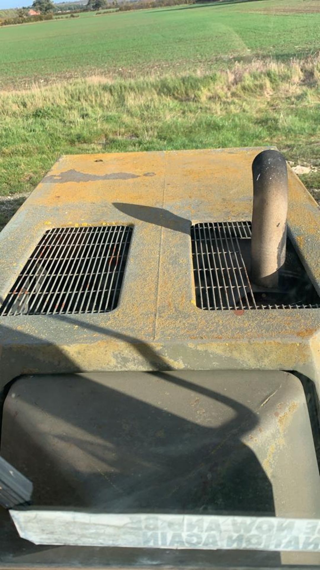 1986 JCB WHEELED LOADING SHOVEL, FULL MILITARY SPEC WITH BLAST ARMOUR, 2 WHEEL & 4 WHEEL DRIVE - Bild 4 aus 8