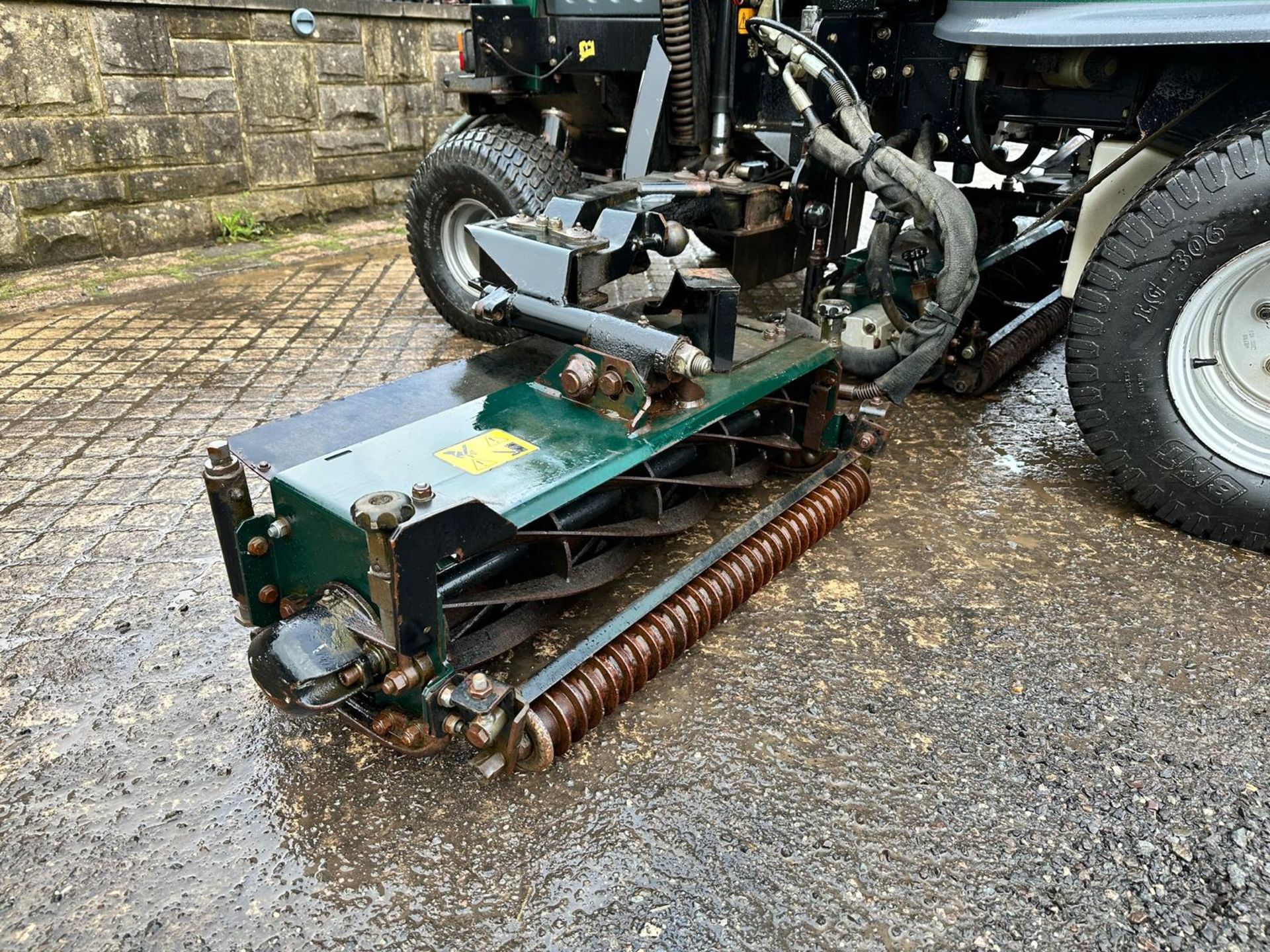 2009/58 HAYTER T424 4WD 5 GANG RIDE ON CYLINDER MOWER *PLUS VAT* - Image 11 of 18