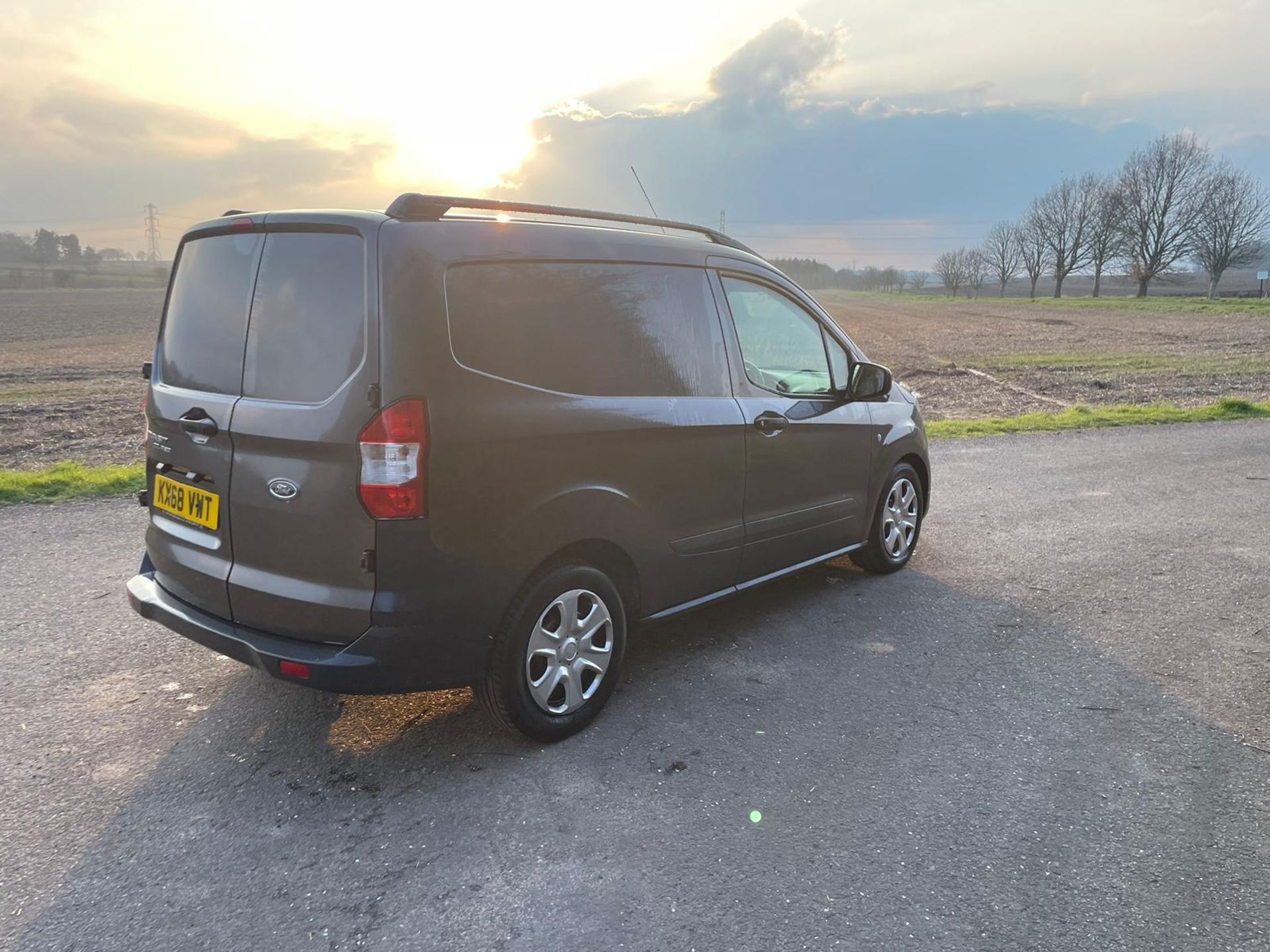 2018/68 REG FORD TRANSIT COURIER TREND TDCI 1.5 DIESEL GREY PANEL VAN, SHOWING 1 FORMER KEEPER - Image 8 of 13