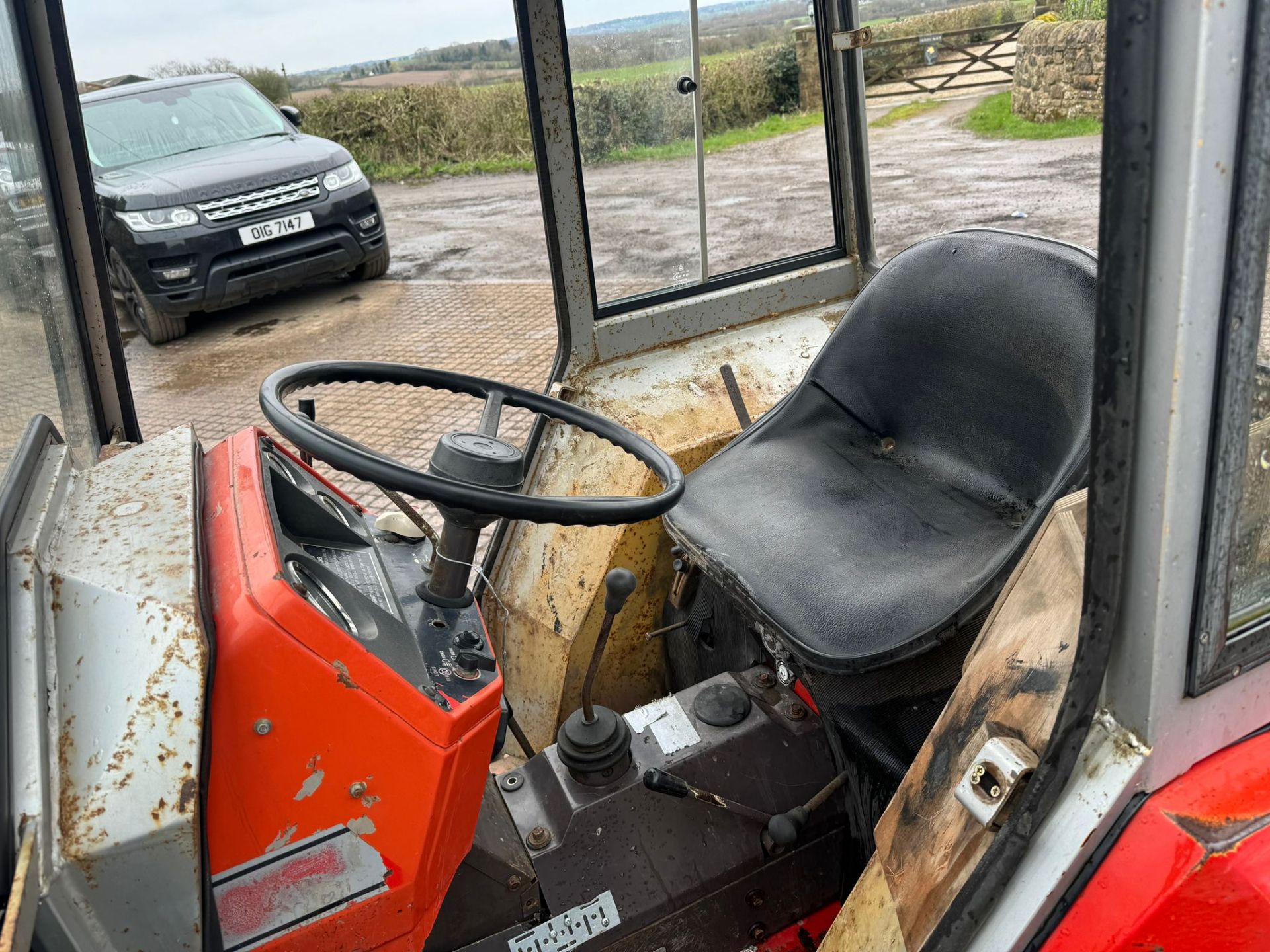 MASSEY FERGUSON 1030 26HP 4WD COMPACT TRACTOR WITH LEWIS LOADER AND BUCKET *PLUS VAT* - Image 11 of 13