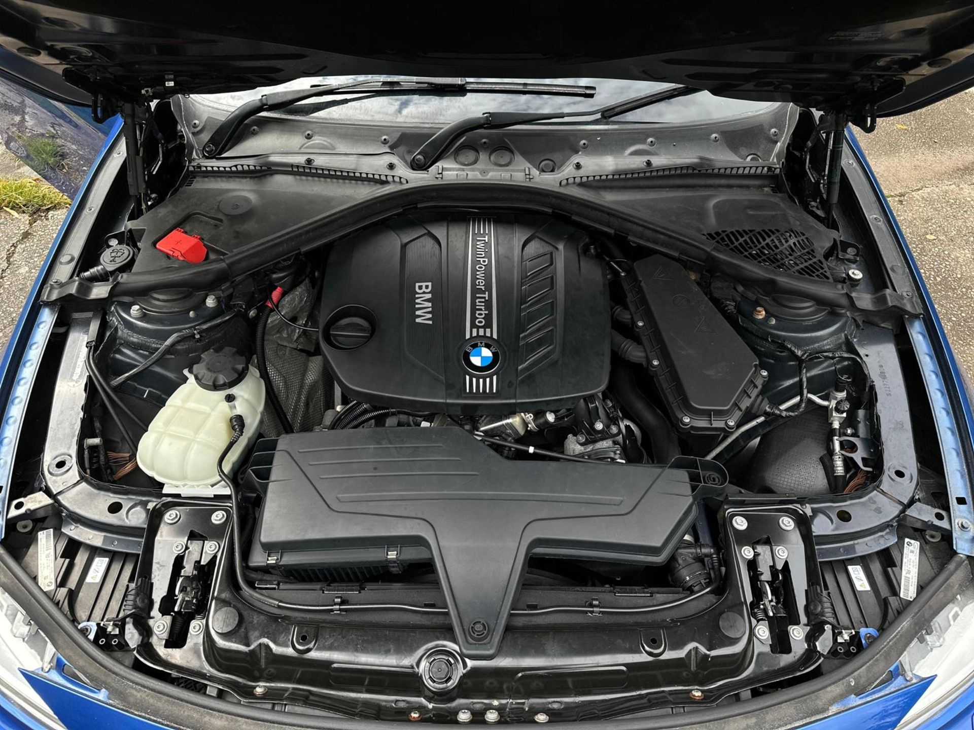 2013 BMW 318D M SPORT BLUE SALOON *NO VAT* - Image 16 of 30