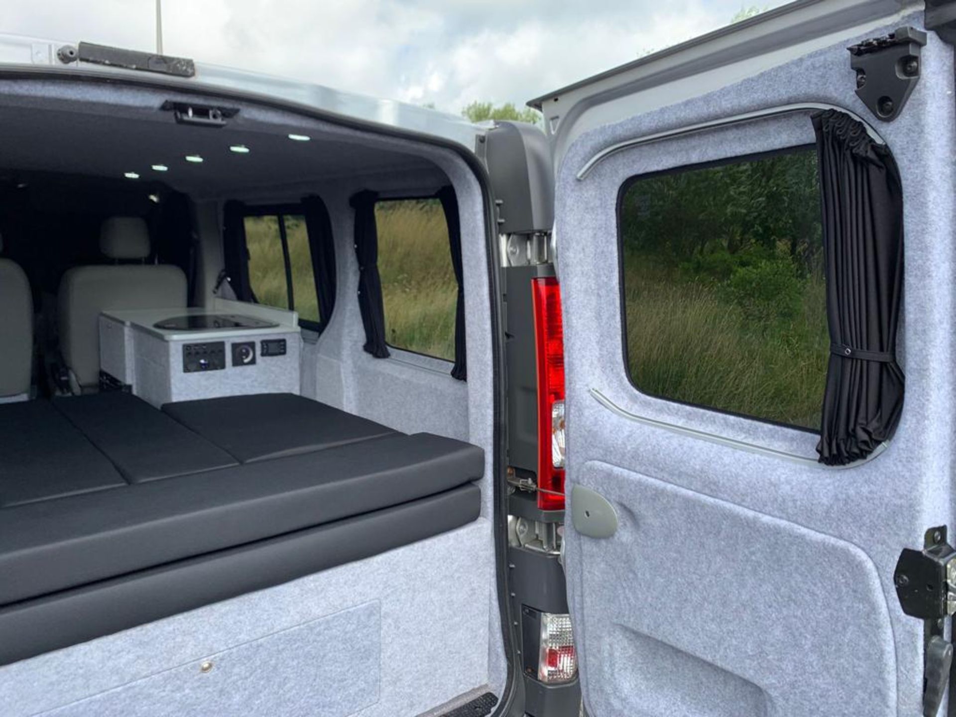 2013/63 REG VAUXHALL VIVARO 2700 CDTI ECOFLEX 89 SWB CAMPERVAN / MOTORHOME, SHOWING 1 FORMER KEEPER - Image 18 of 34