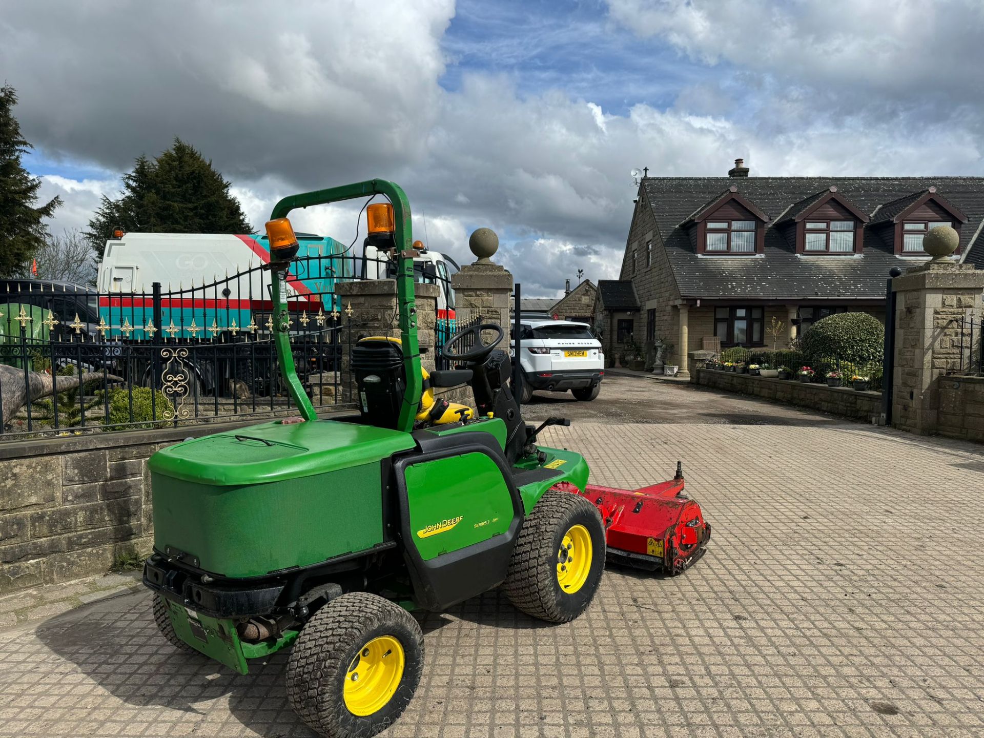 2011 JOHN DEERE 1565 RIDE ON LAWN MOWER *PLUS VAT* - Image 7 of 12