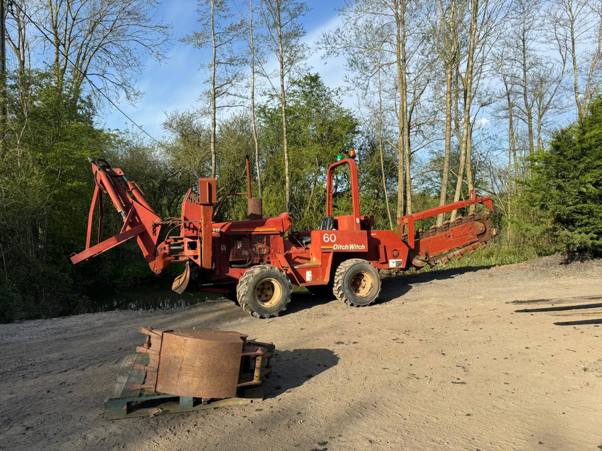 DITCH WITCH 5110 TRENCHER WITH DIGGER AND BLADE *PLUS VAT* - Image 5 of 16