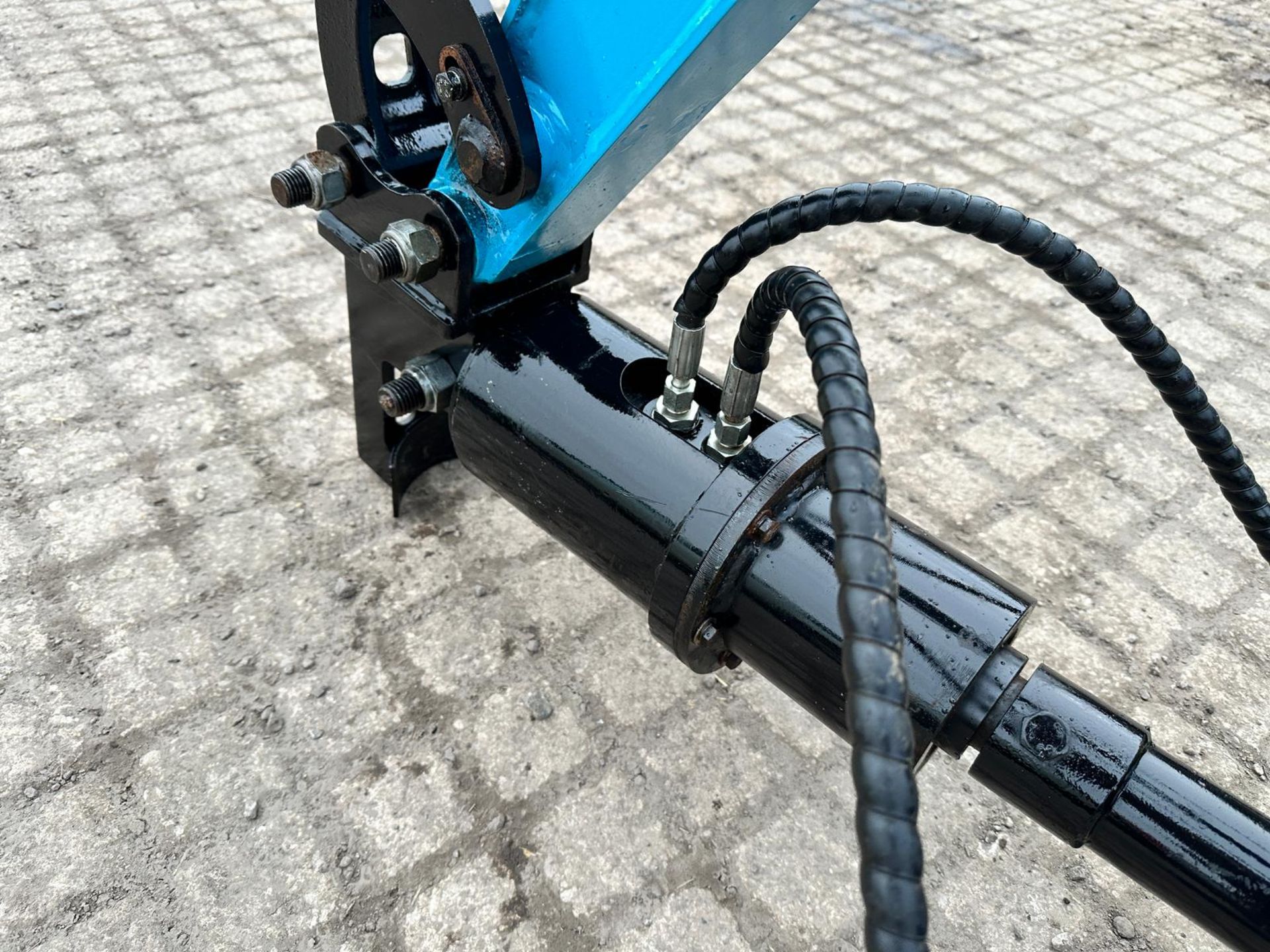 NEW/UNUSED HYDRAULIC POSTHOLE BORER AND 12î AUGER BIT *PLUS VAT* - Image 6 of 7