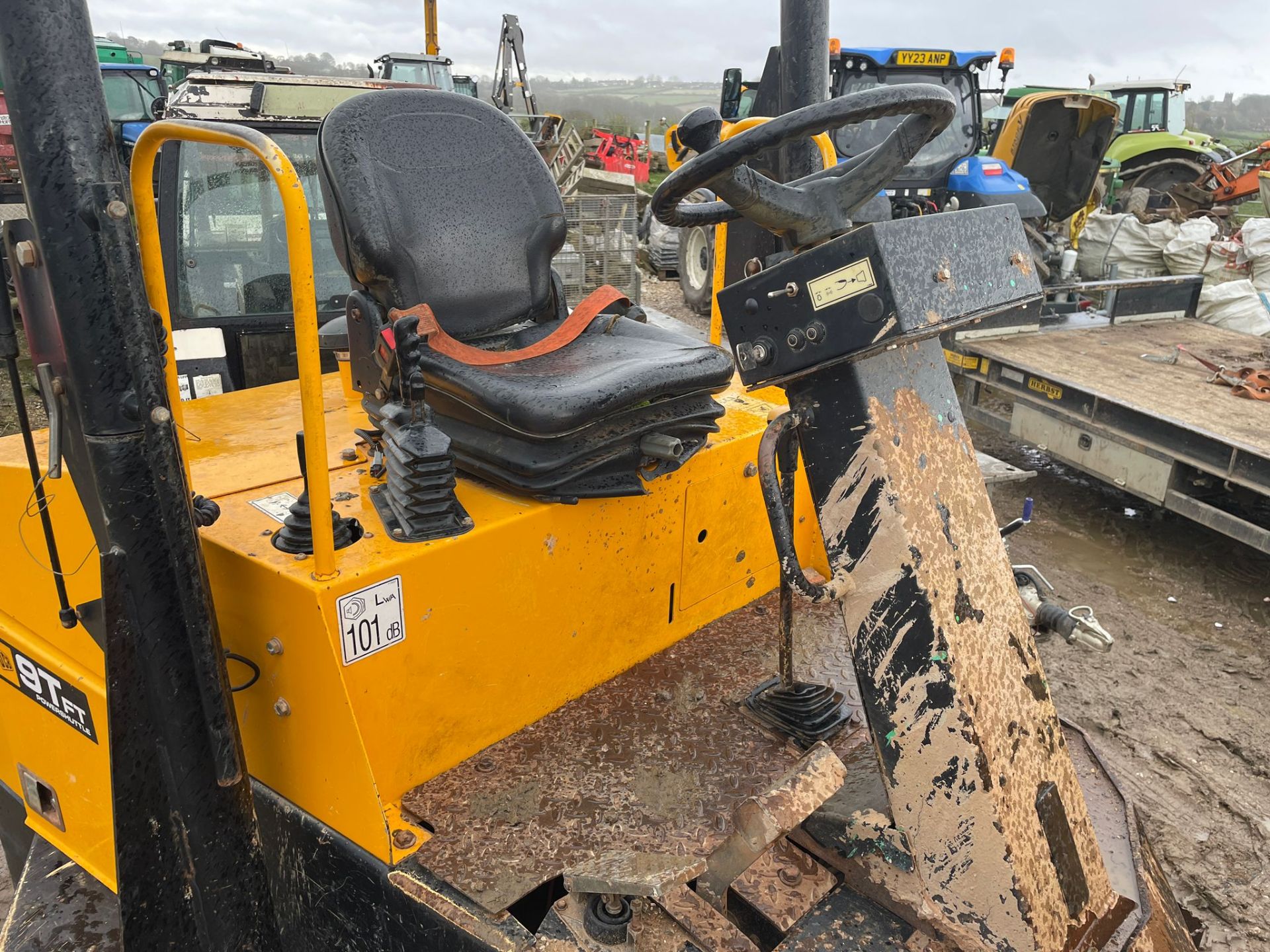 67 REG. JCB 9TFT 9 TON DUMPER *PLUS VAT* - Image 11 of 15