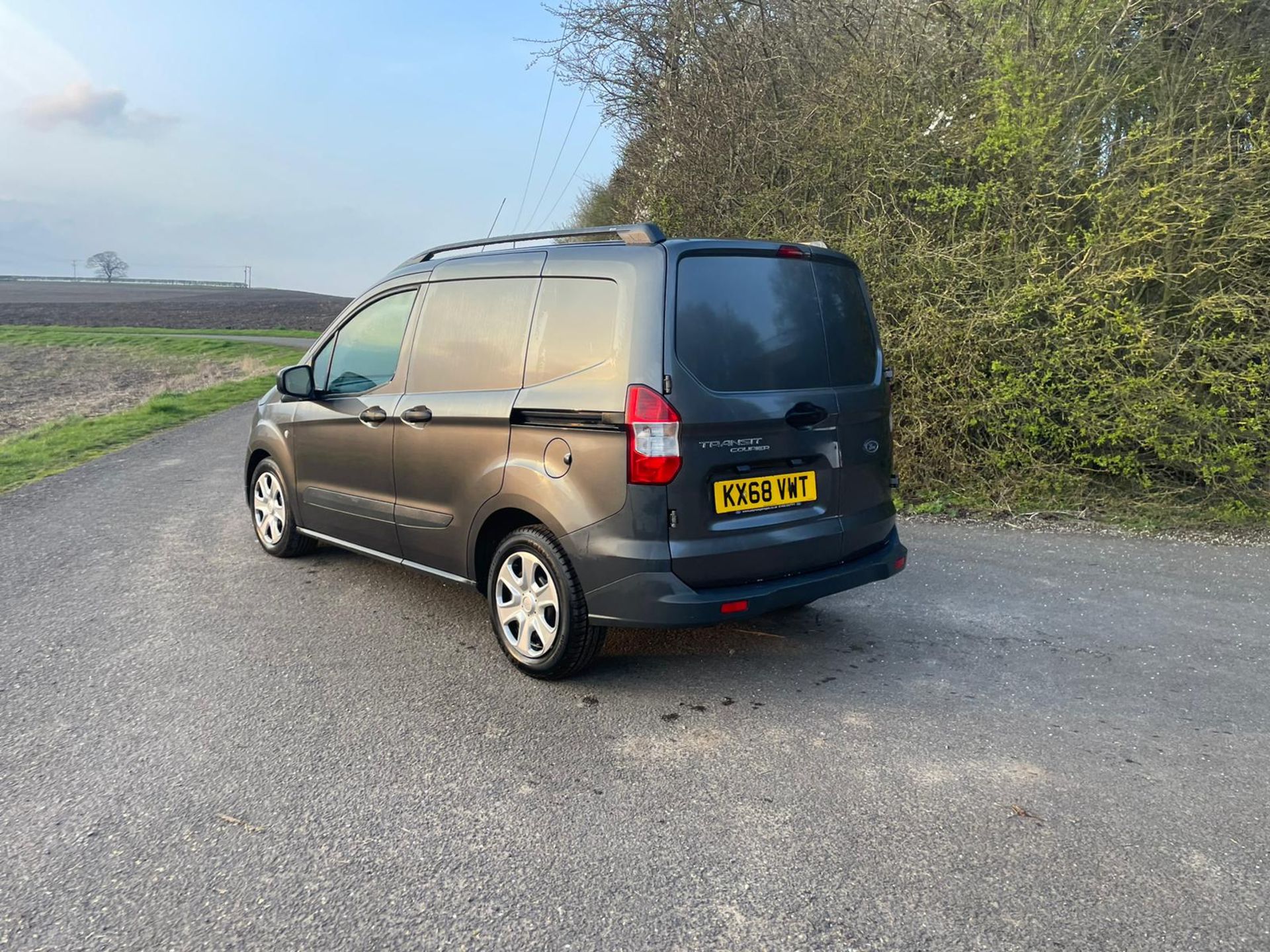 2018/68 REG FORD TRANSIT COURIER TREND TDCI 1.5 DIESEL GREY PANEL VAN, SHOWING 1 FORMER KEEPER - Image 5 of 13