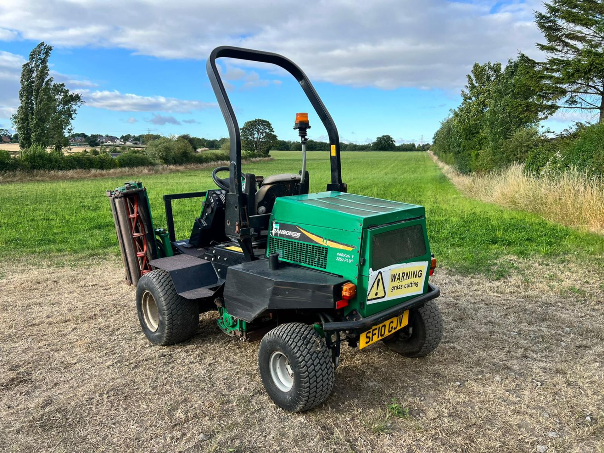 Ransomes Parkway 2250 Plus 3 Gang Cylinder Mower - 2010 Road Registered *PLUS VAT* - Image 6 of 10