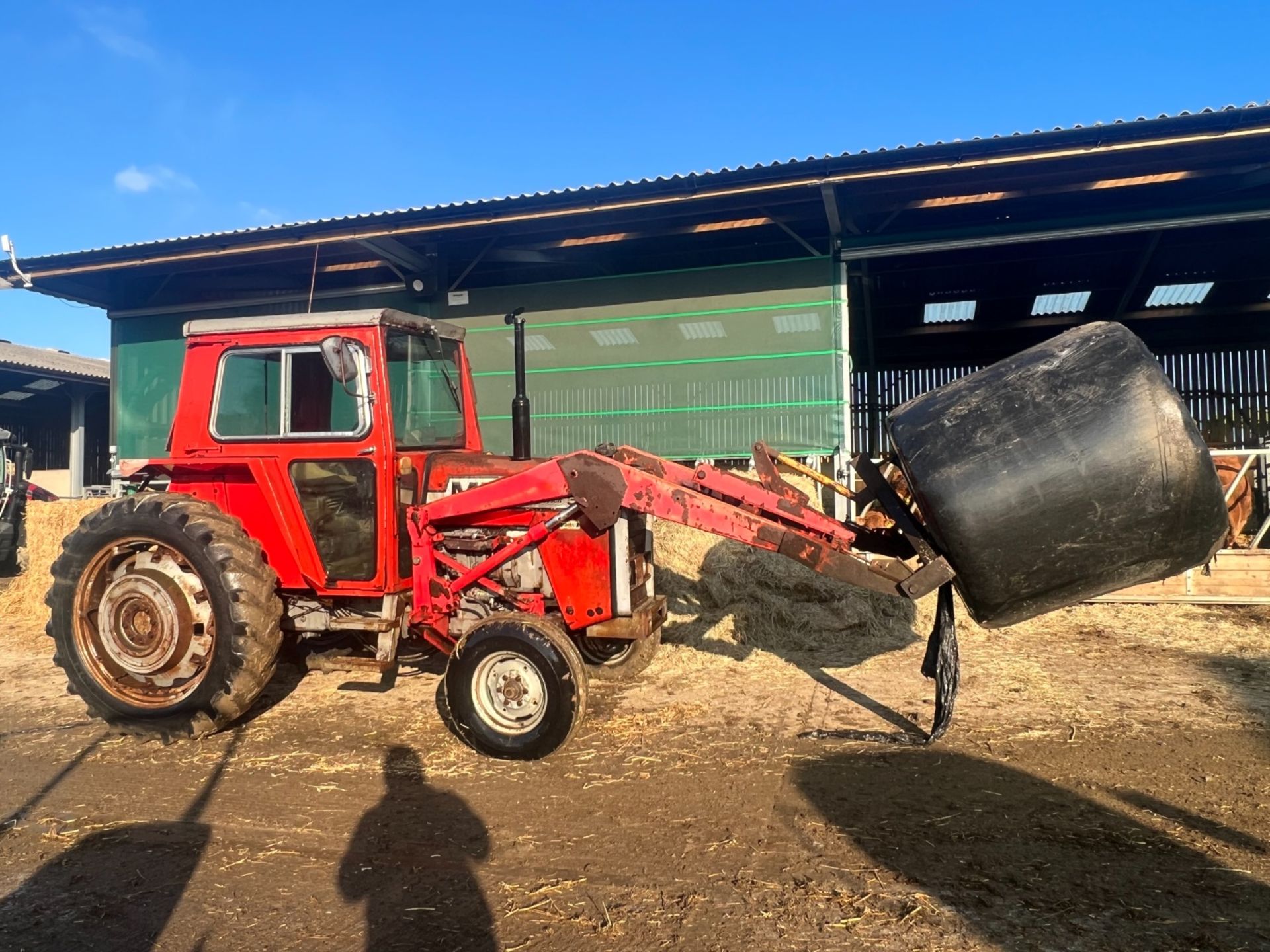 MASSEY FERGUSON 590 TRACTOR WITH FRONT LOADER AND BALE SPIKE *PLUS VAT*