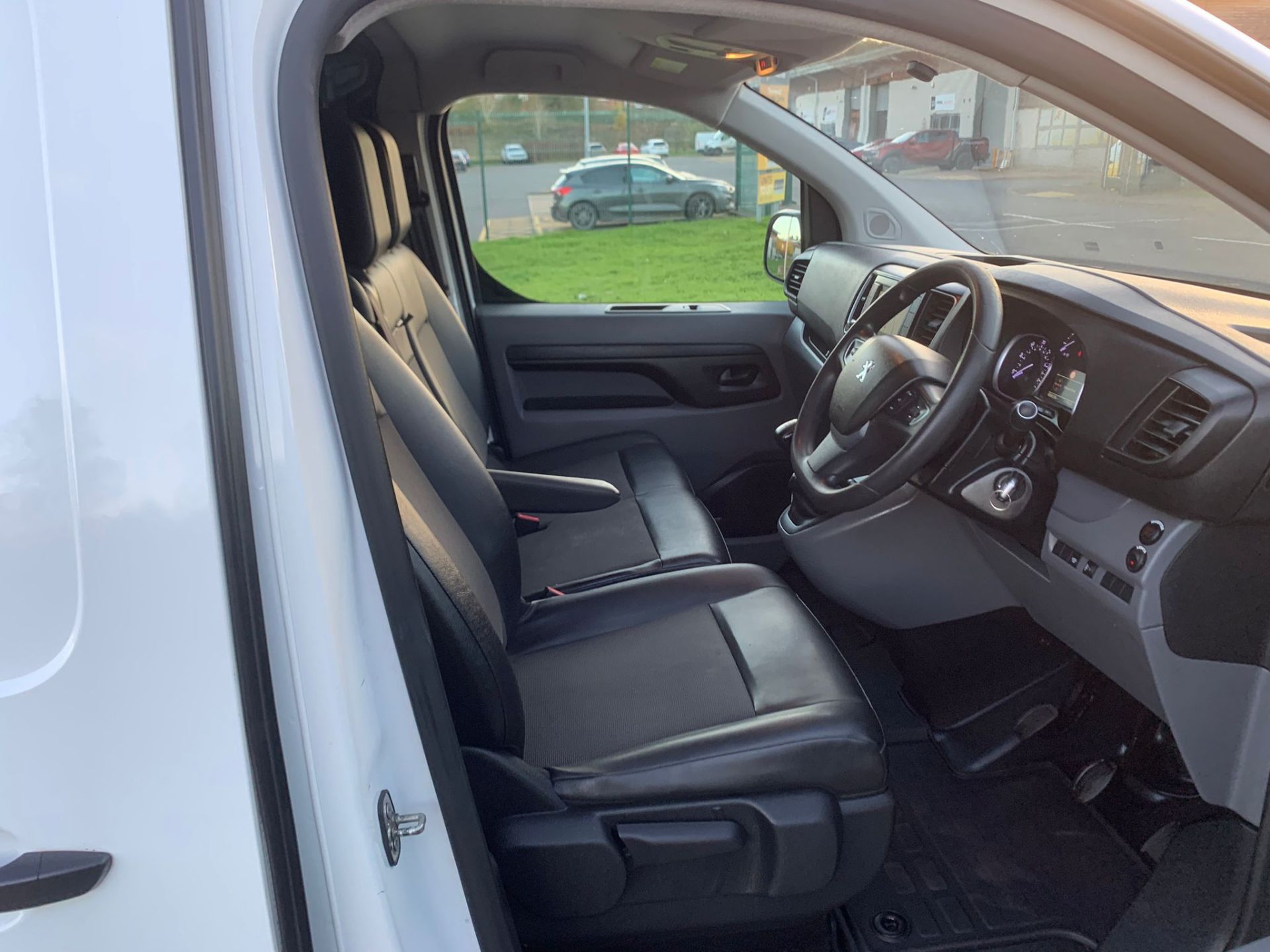 2017 PEUGEOT EXPERT PRO STANDARD BLUE HDI WHITE PANEL VAN *NO VAT* - Image 16 of 41