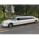 2001 LINCOLN TOWN CAR AUTO WHITE 10 SEATER LIMOUSINE WEDDING CAR *NO VAT*