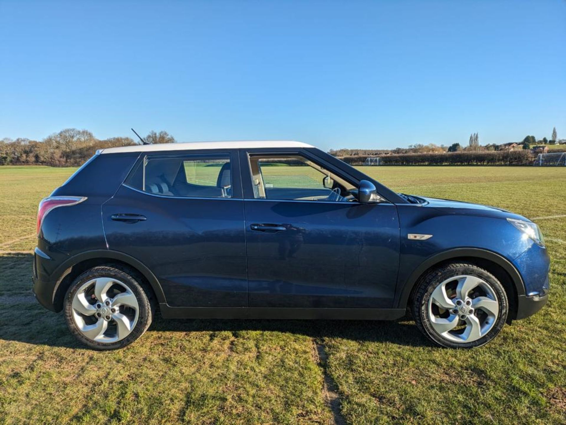 2015 SSANGYONG TIVOLI EX BLUE SUV HATCHBACK *NO VAT* - Image 11 of 35