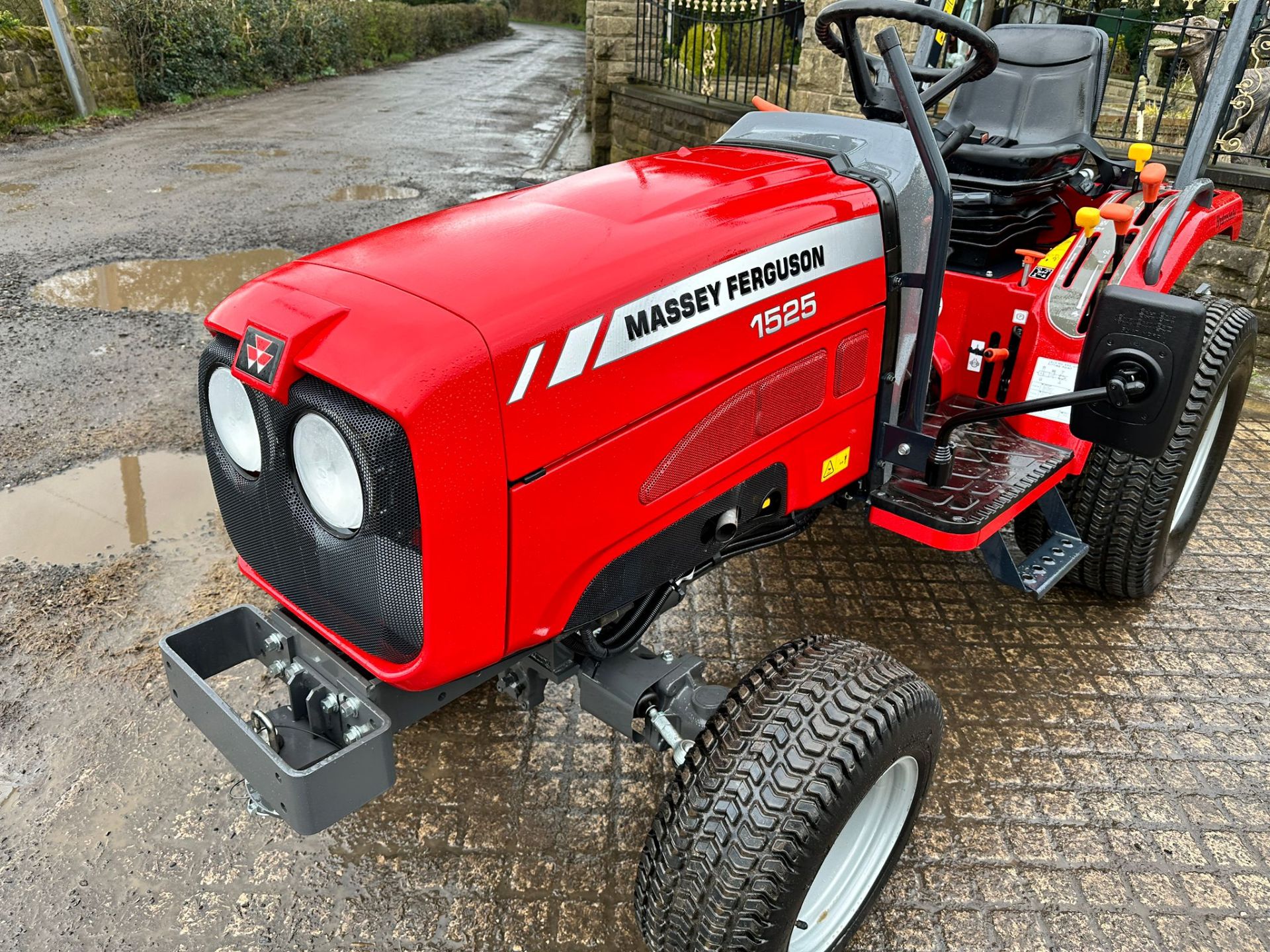 NEW/UNUSED MASSEY FERGUSON 1525 25HP 4WD COMPACT TRACTOR *PLUS VAT* - Bild 3 aus 16