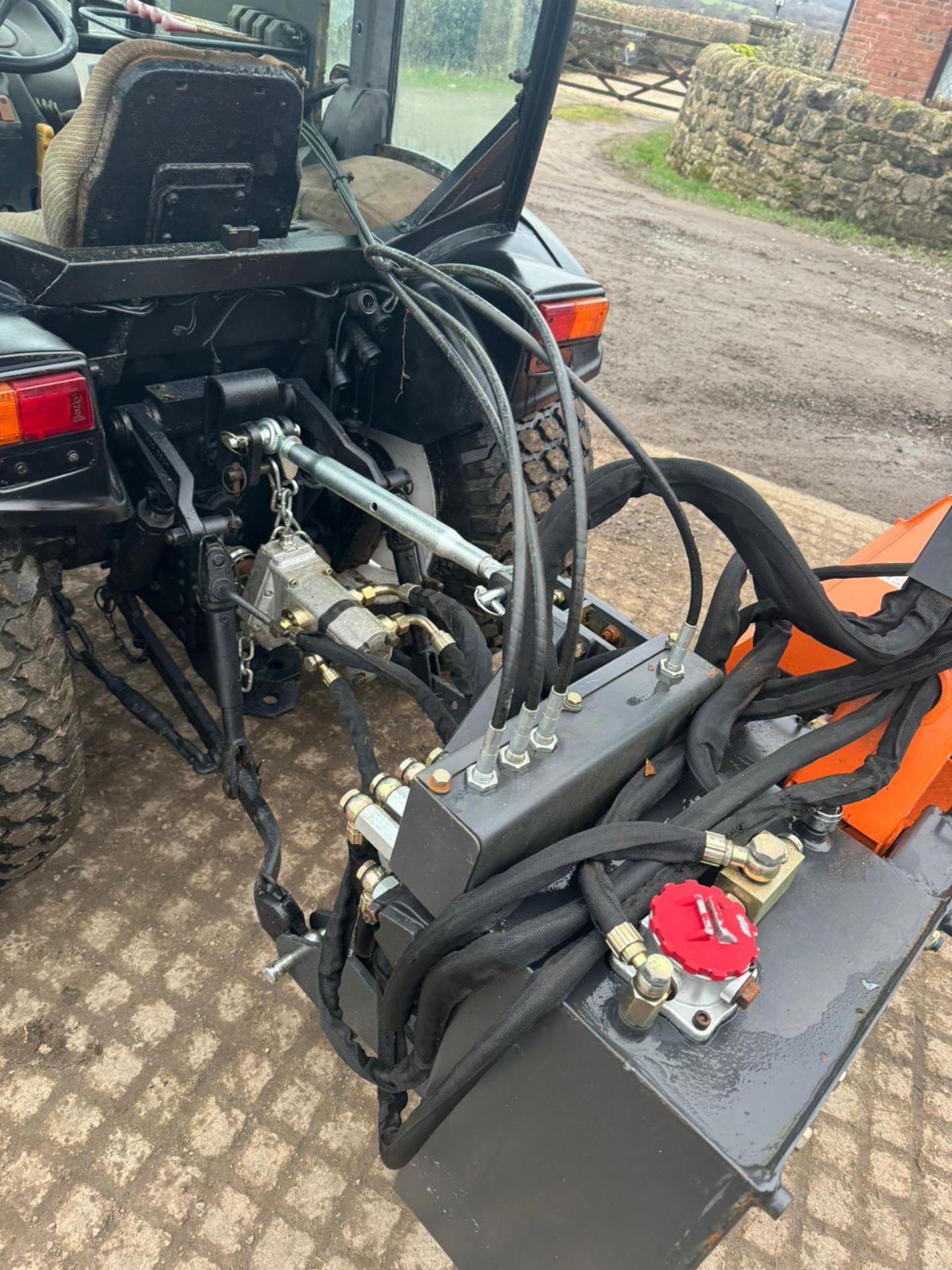 NEW HOLLAND TCE50 COMPACT TRACTOR WITH HEDGE CUTTER 50 HP TRACTOR *PLUS VAT* - Image 17 of 26