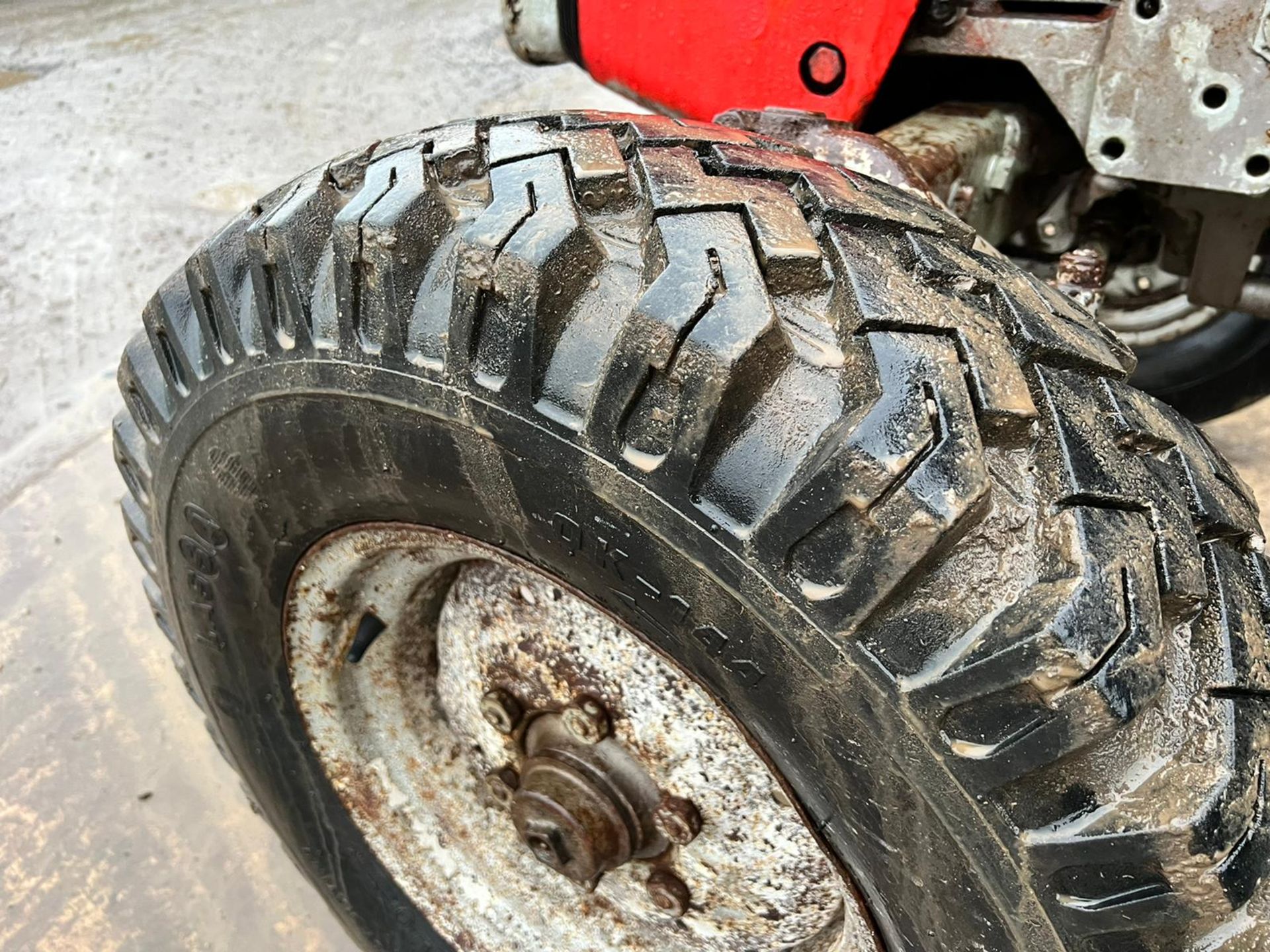 MASSEY FERGUSON 590 75hp TRACTOR, RUNS AND DRIVES, ROAD REGISTERED, CABBED, 2 SPOOLS - Image 9 of 13