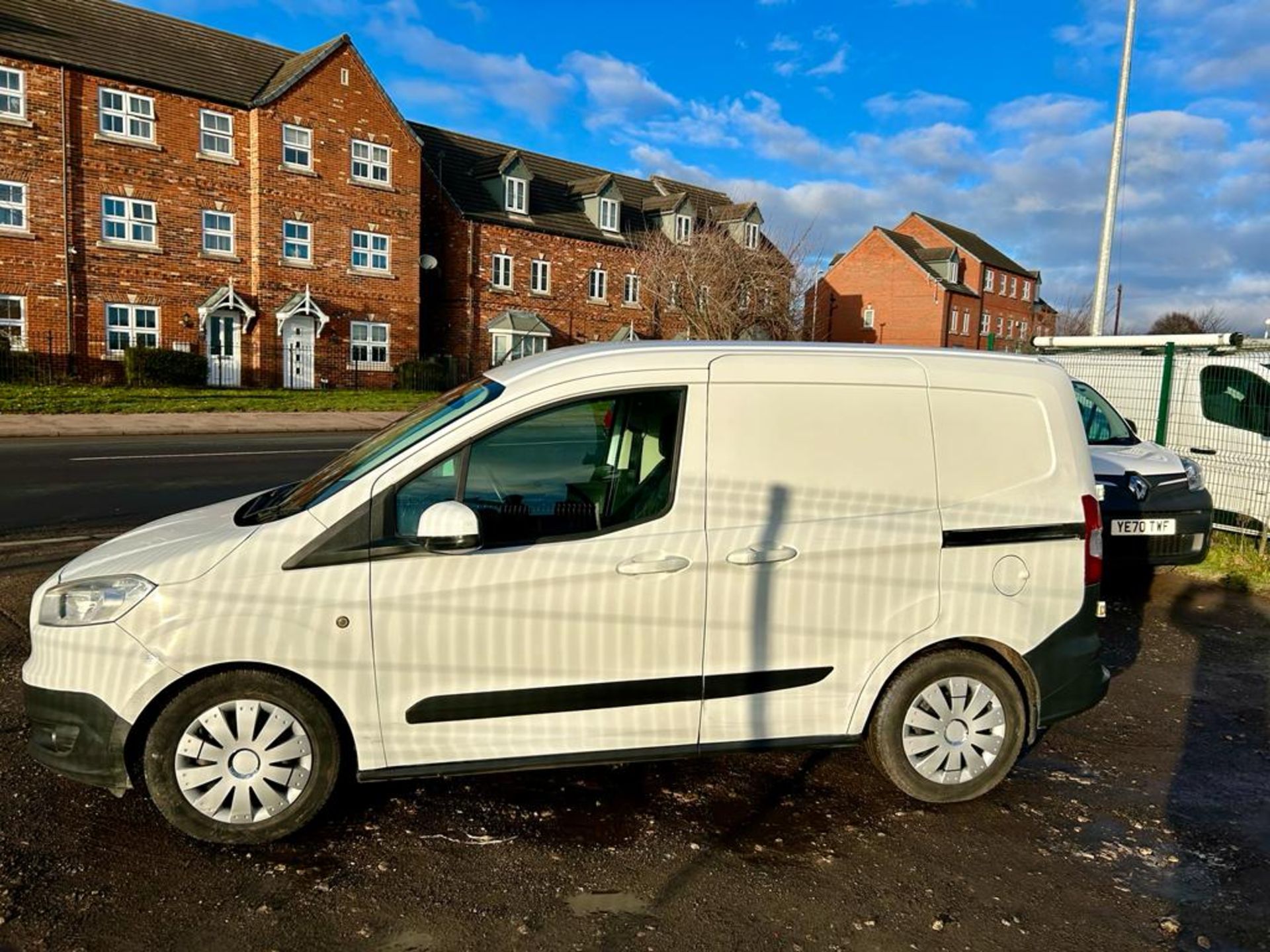 2016 FORD TRANSIT COURIER TREND TDCI WHITE PANEL VAN *NO VAT* - Image 4 of 15