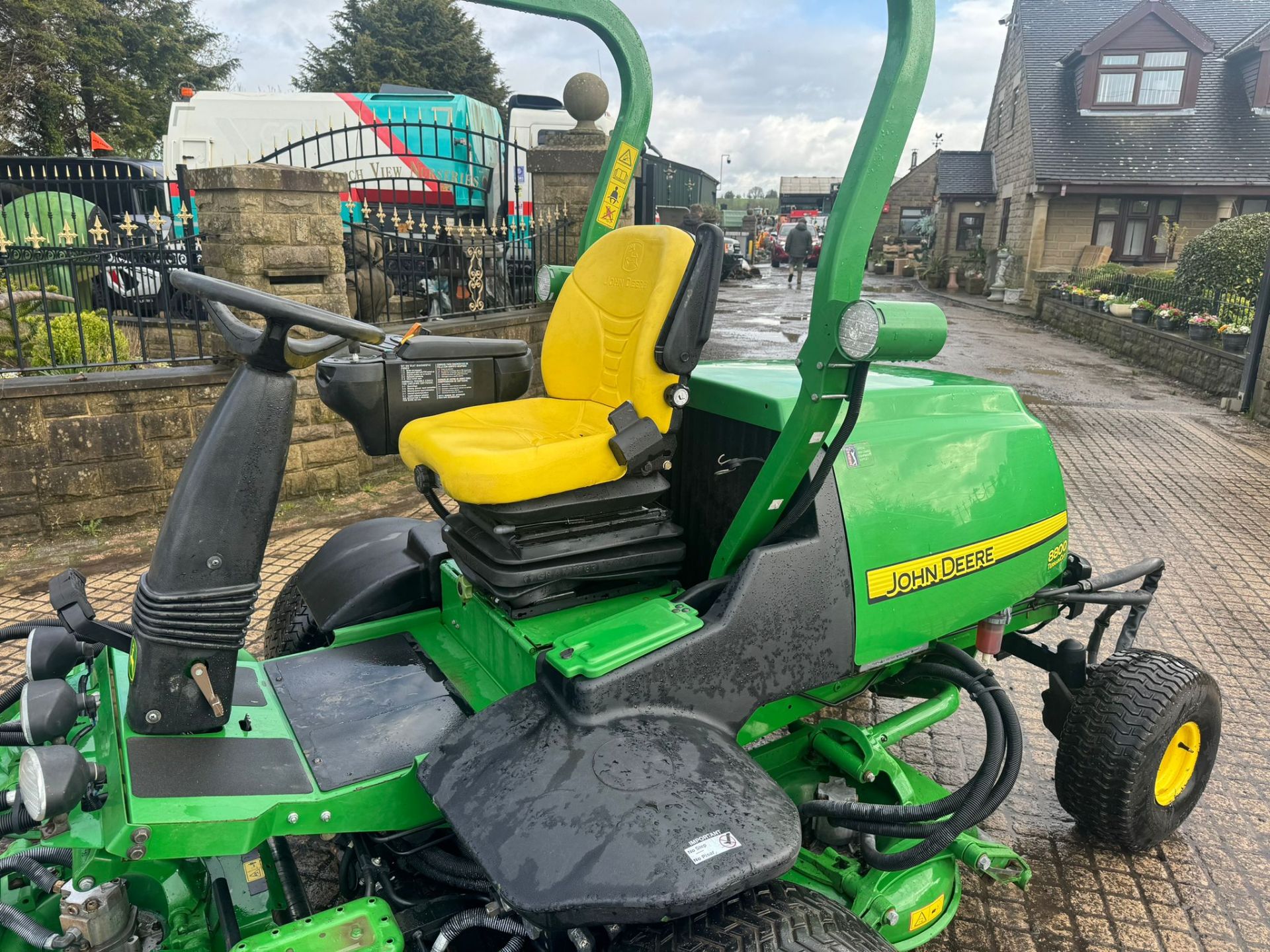 JOHN DEERE 8800 5 POD MOWER RIDE ON LAWN MOWER *PLUS VAT* - Image 11 of 19