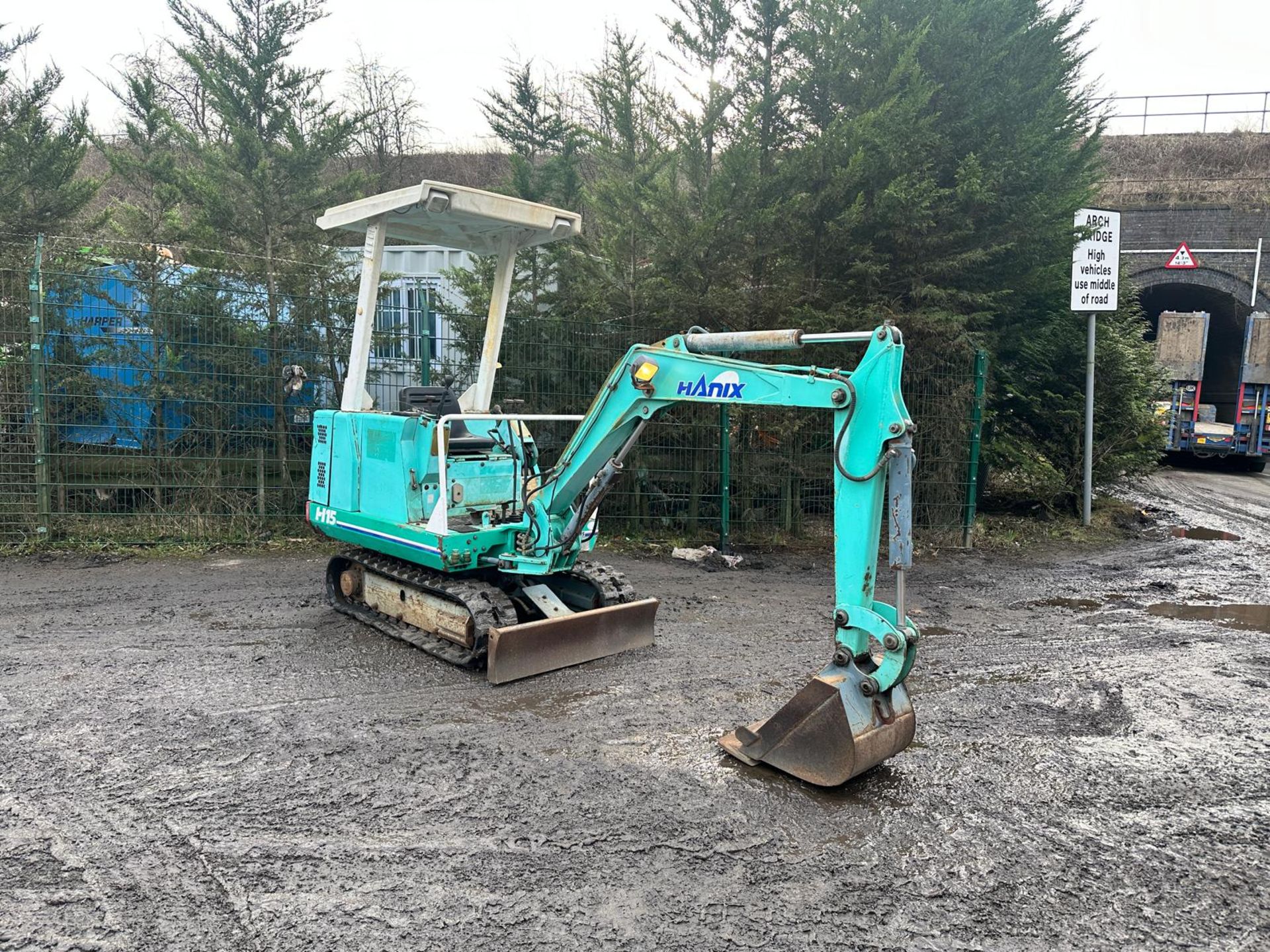 HANIX H15 MINI EXCAVATOR *PLUS VAT*