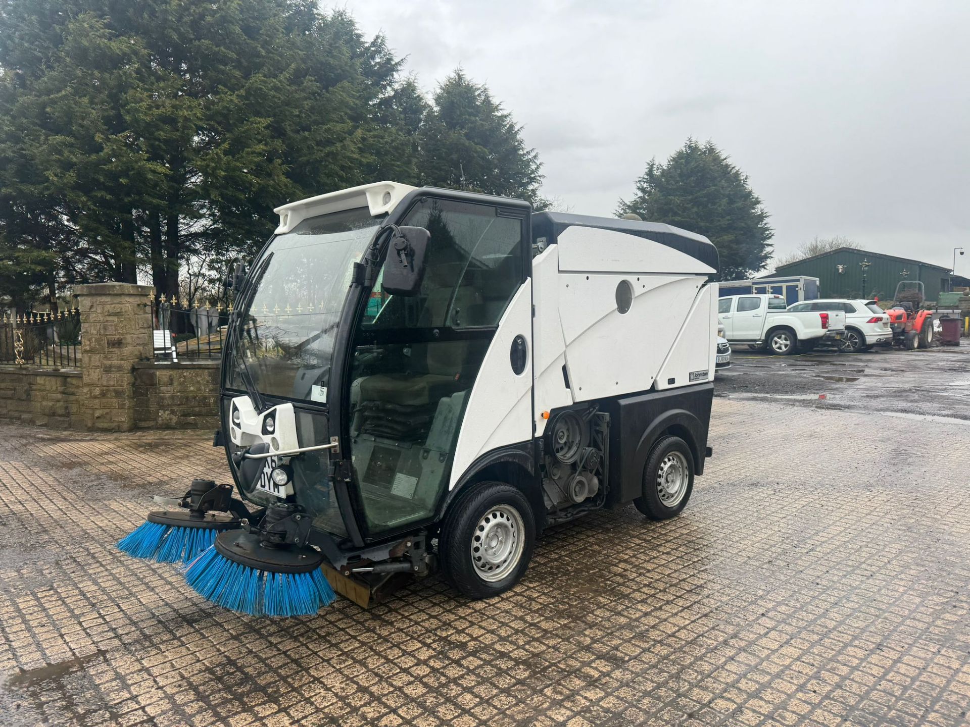 2012/61 JOHNSTON CN101 COMPACT ROAD SWEEPER *PLUS VAT* - Image 2 of 8