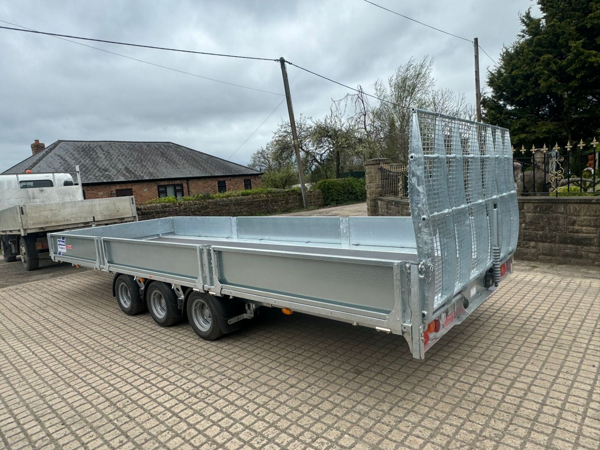 2024 ifor Williams 18ft Tri Axletilt Bed Trailer with Ramp *PLUS VAT* - Image 5 of 15