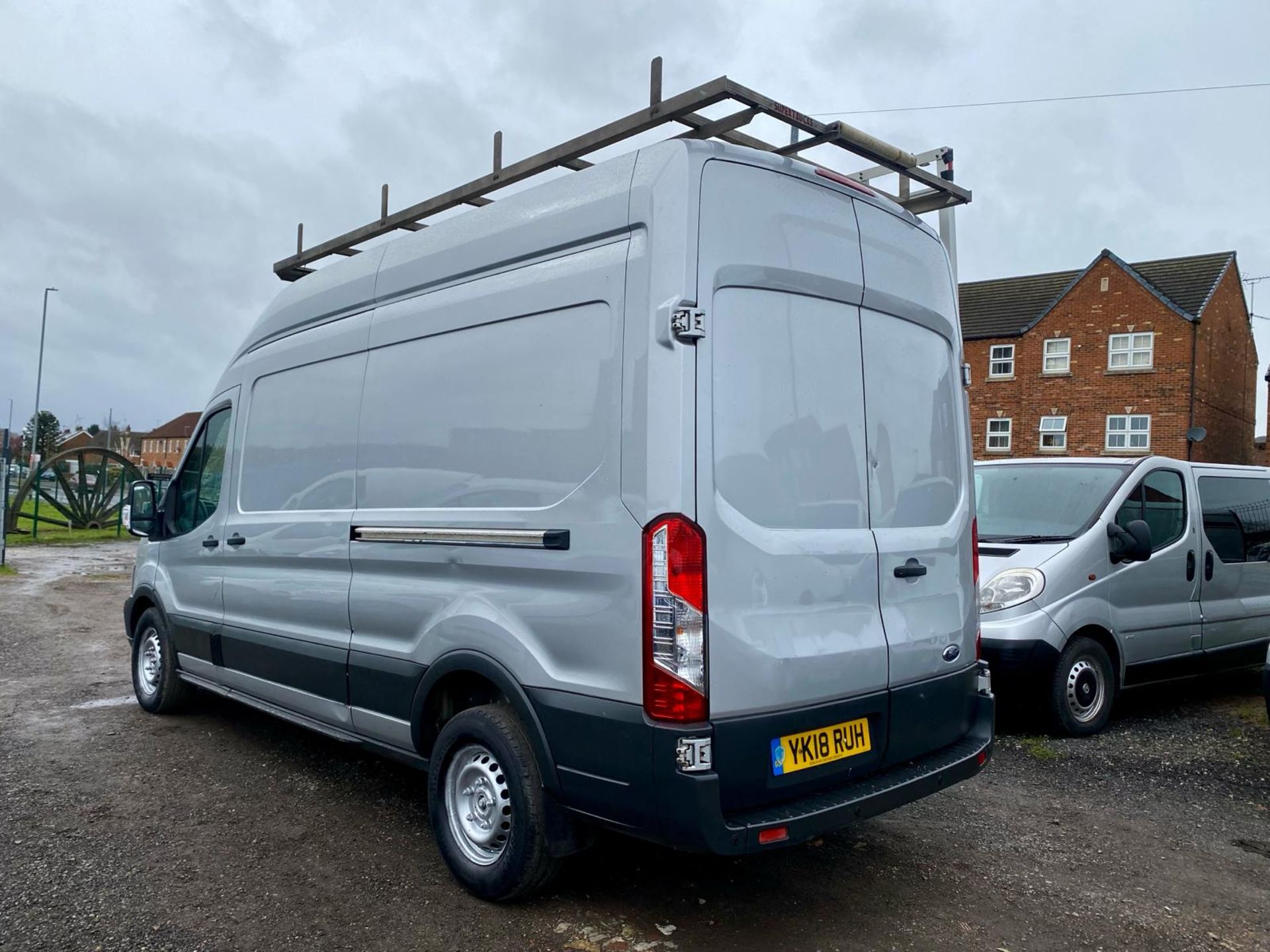 2018 FORD TRANSIT 350 SILVER PANEL VAN - WINDOW FITTER - GLASS RAIL VAN *NO VAT* - Image 6 of 21