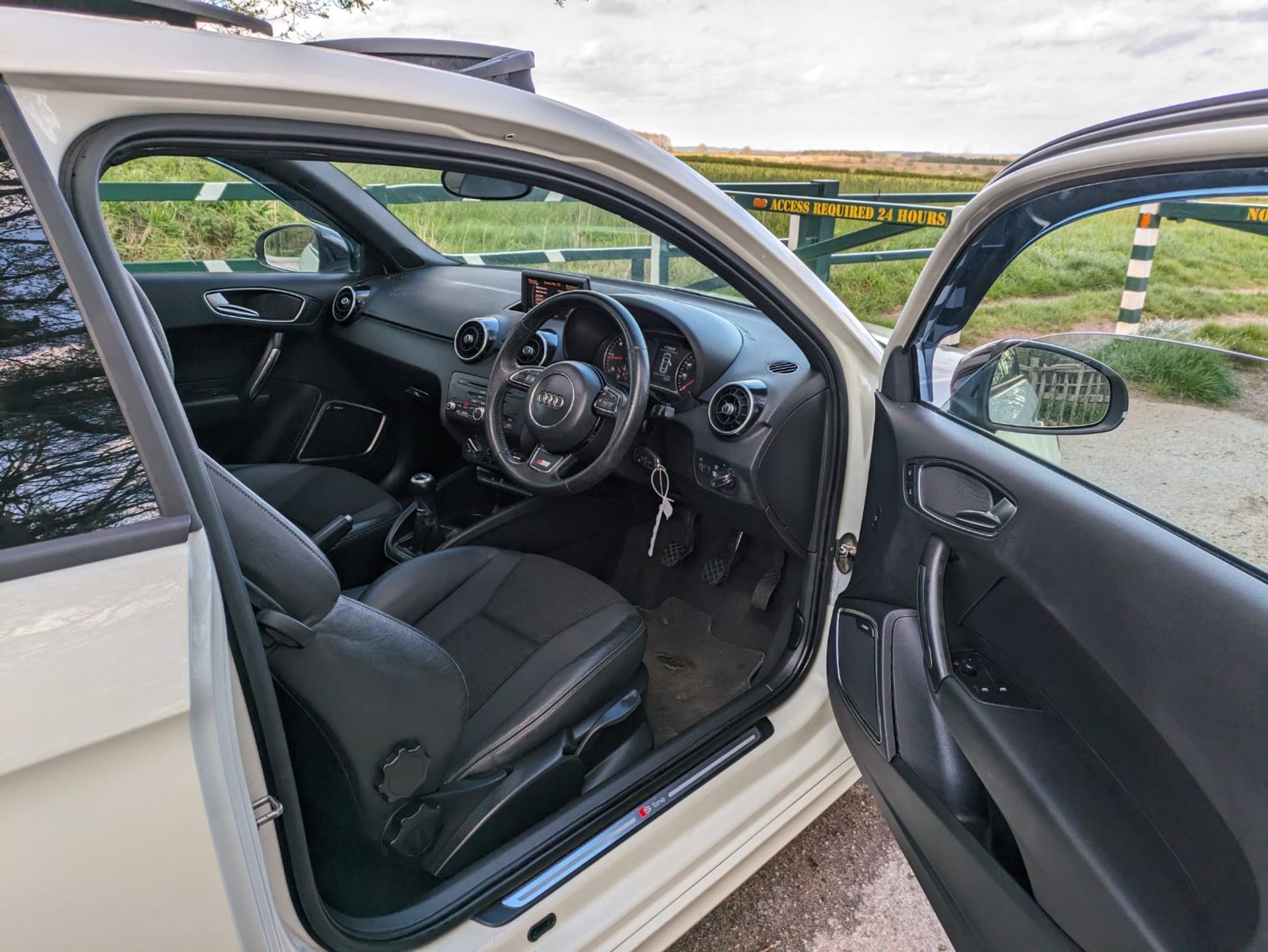 2011 AUDI A1 S LINE TDI WHITE HATCHBACK *NO VAT* - Image 15 of 26