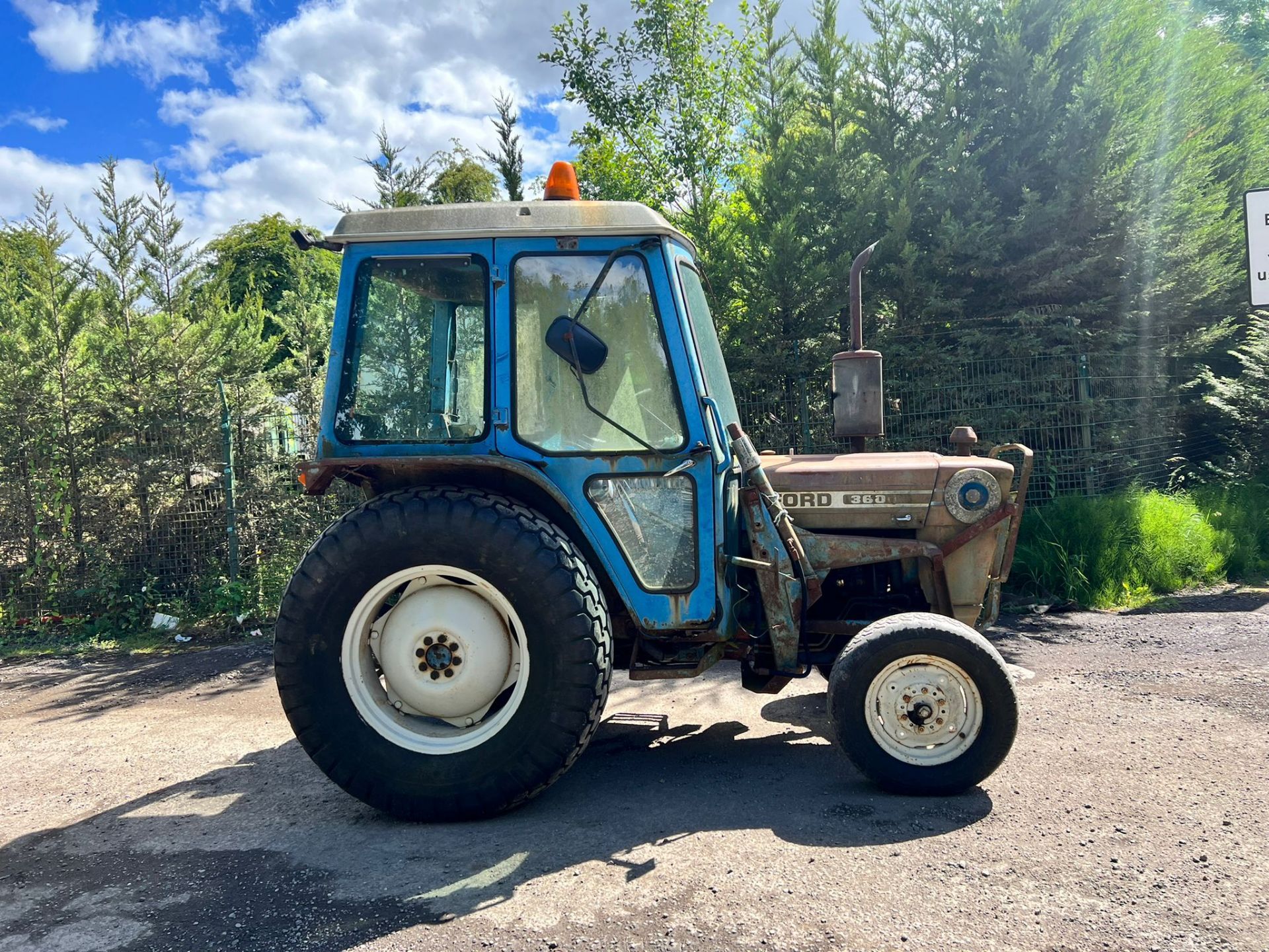 Ford 3600 Tractor *PLUS VAT* - Image 2 of 10