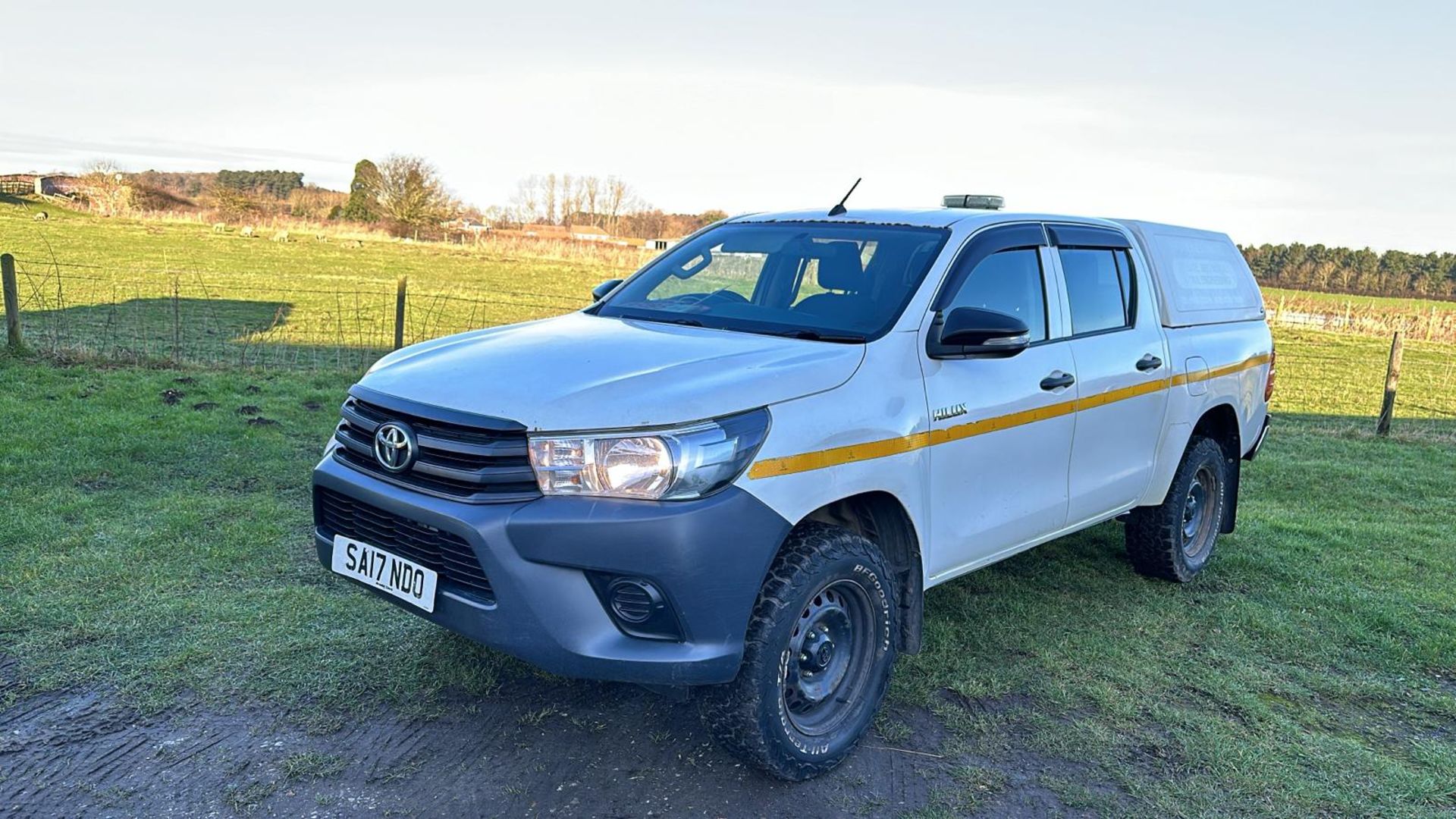 2017 TOYOTA HILUX ACTIVE D-4D 4WD DCB WHITE PICK-UP *NO VAT* - Image 4 of 11