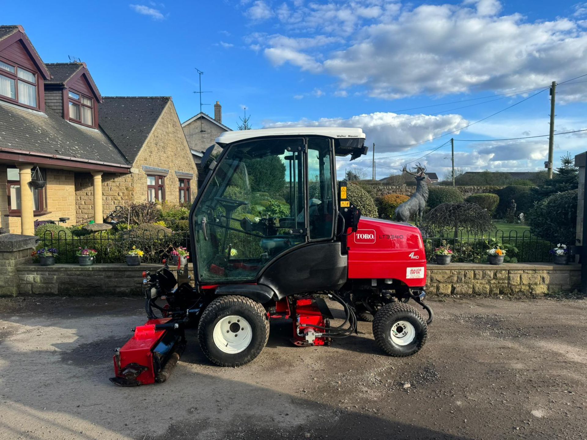 2016 TORO LT3340 4WD 3 GANG RIDE ON CYLINDER MOWER WITH CAB AND AIR CON *PLUS VAT*