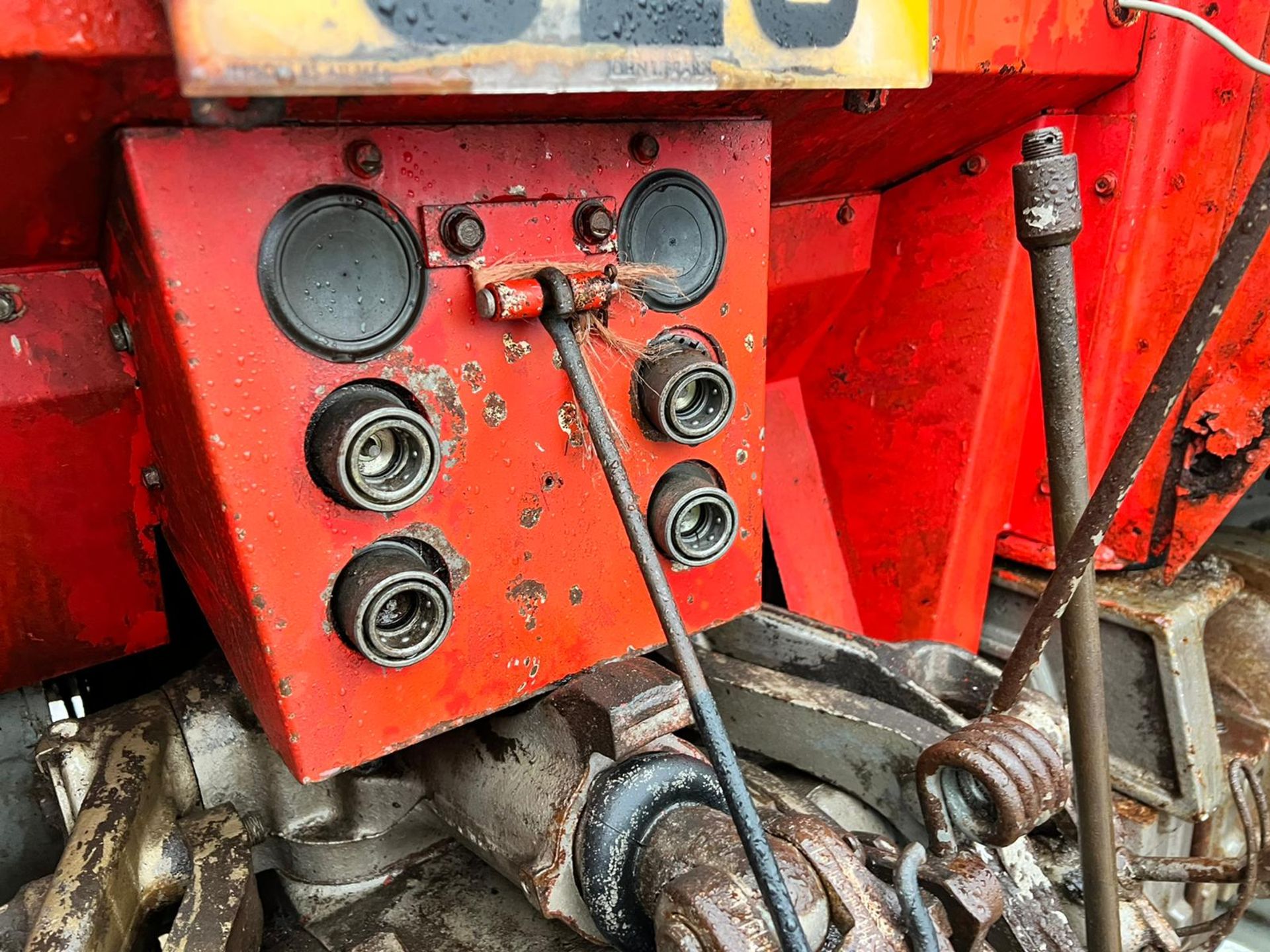 MASSEY FERGUSON 590 75hp TRACTOR, RUNS AND DRIVES, ROAD REGISTERED, CABBED, 2 SPOOLS - Bild 10 aus 13