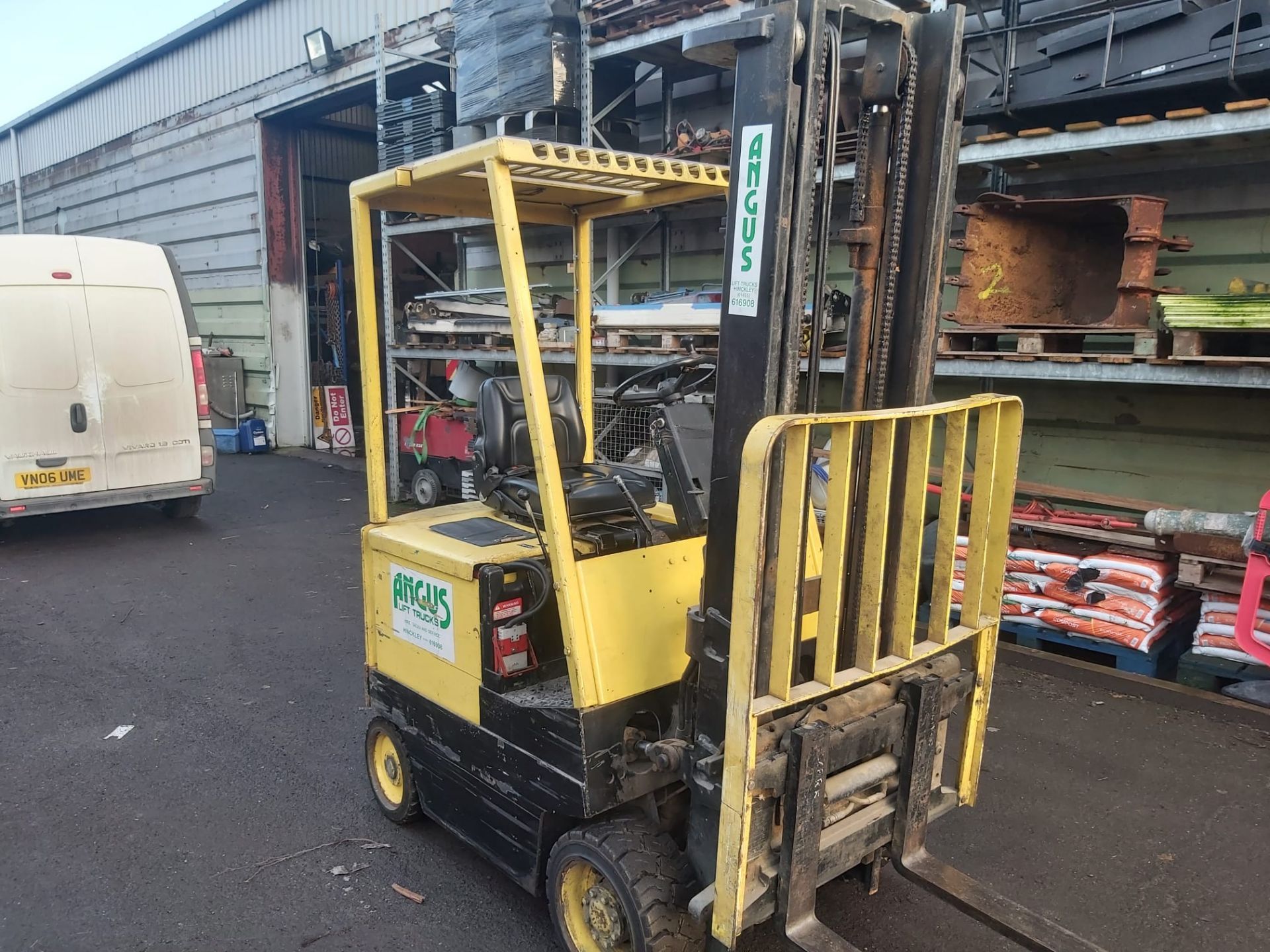 HYSTER 2T Forklift Electric *PLUS VAT* - Image 5 of 13