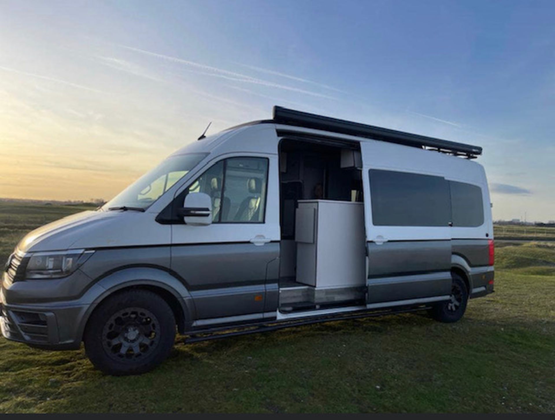 2018/68 REG VOLKSWAGEN CRAFTER CR35 TRENDLINE CAMPERVAN / MOTORHOME 2.0 TDI DIESEL MANUAL *NO VAT* - Image 2 of 12