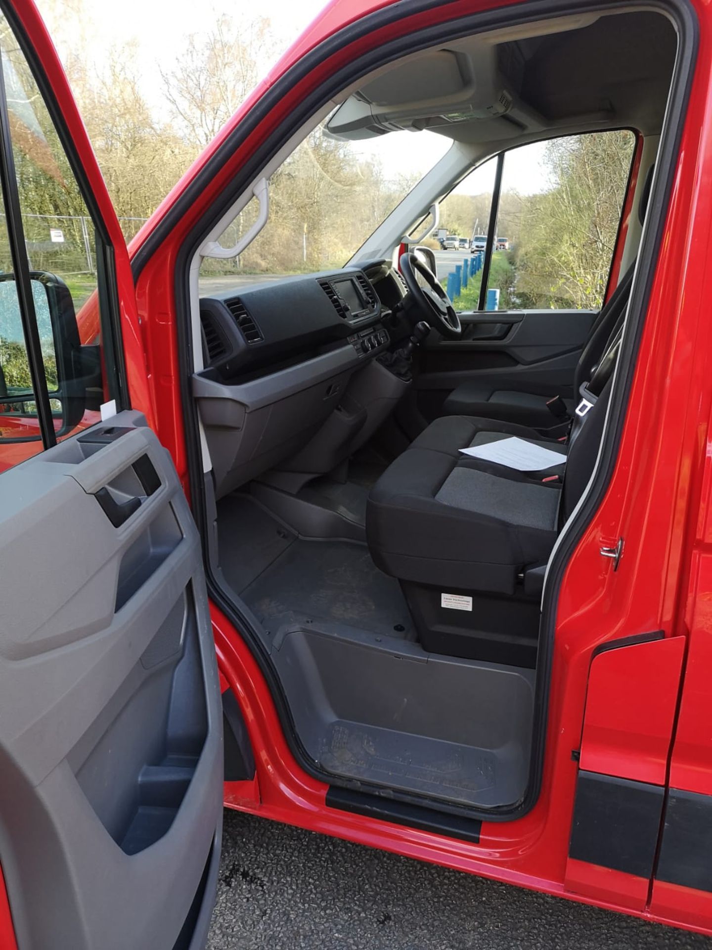 2019/19 REG VOLKSWAGEN CRAFTER CR35 STARTLINE TDI 2.0 DIESEL RED PANEL VAN, SHOWING 1 FORMER KEEPER - Image 8 of 13