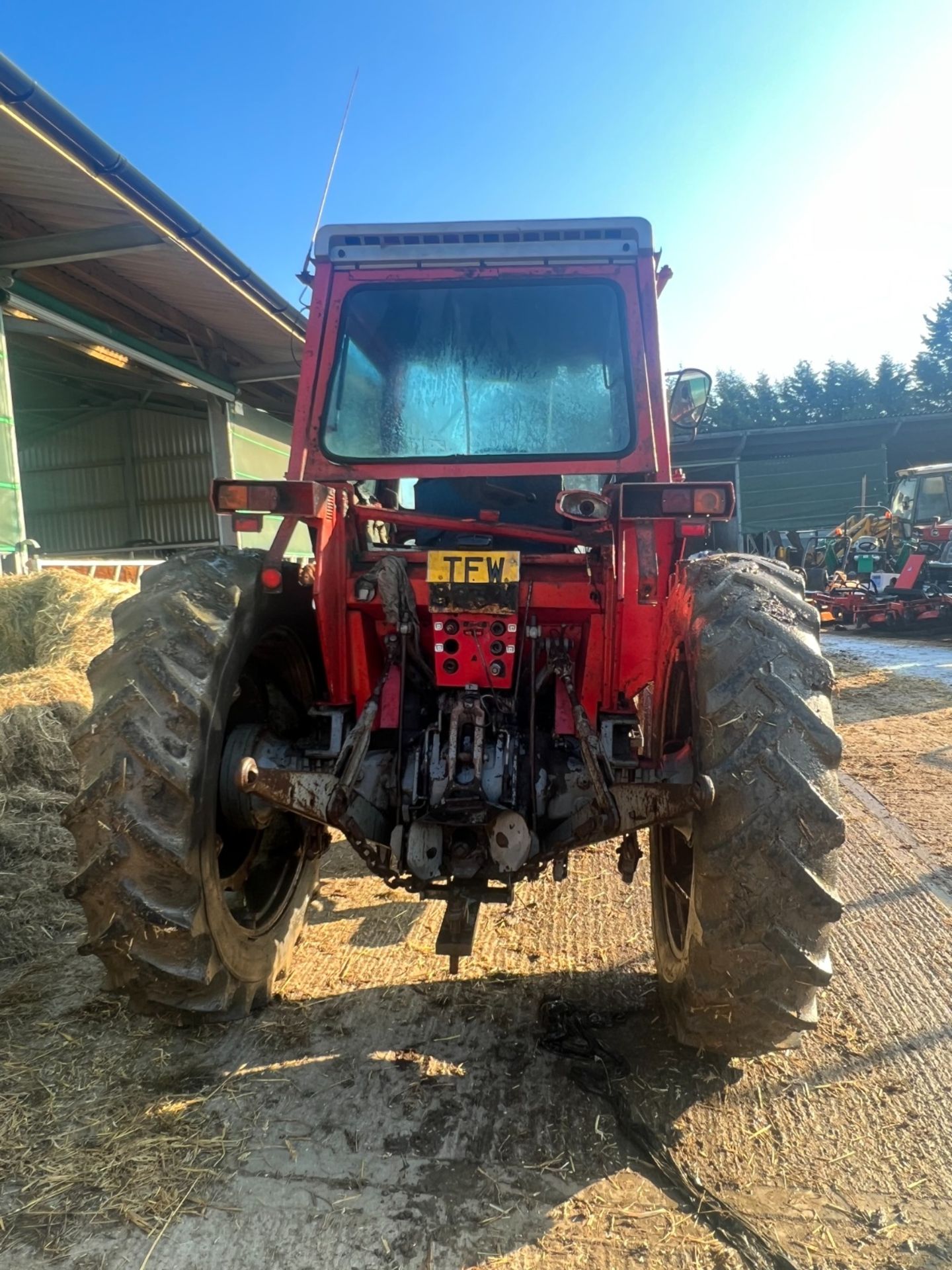 MASSEY FERGUSON 590 TRACTOR WITH FRONT LOADER AND BALE SPIKE *PLUS VAT* - Image 6 of 8