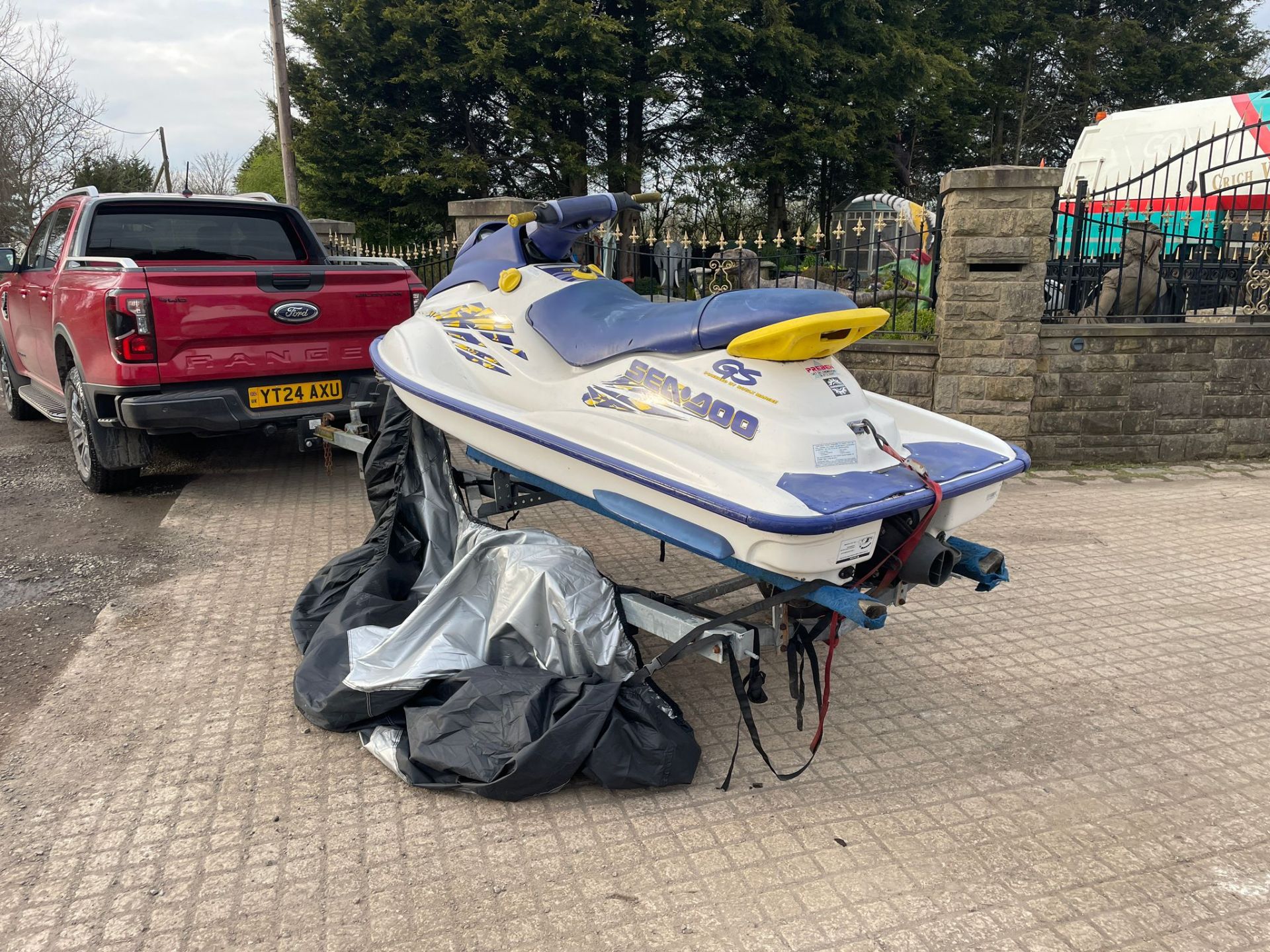 SEA-DOO GS BOMBARDIER PETROL JETSKI WITH SINGLE AXLE TRAILER AND COVER *PLUS VAT* - Image 7 of 12