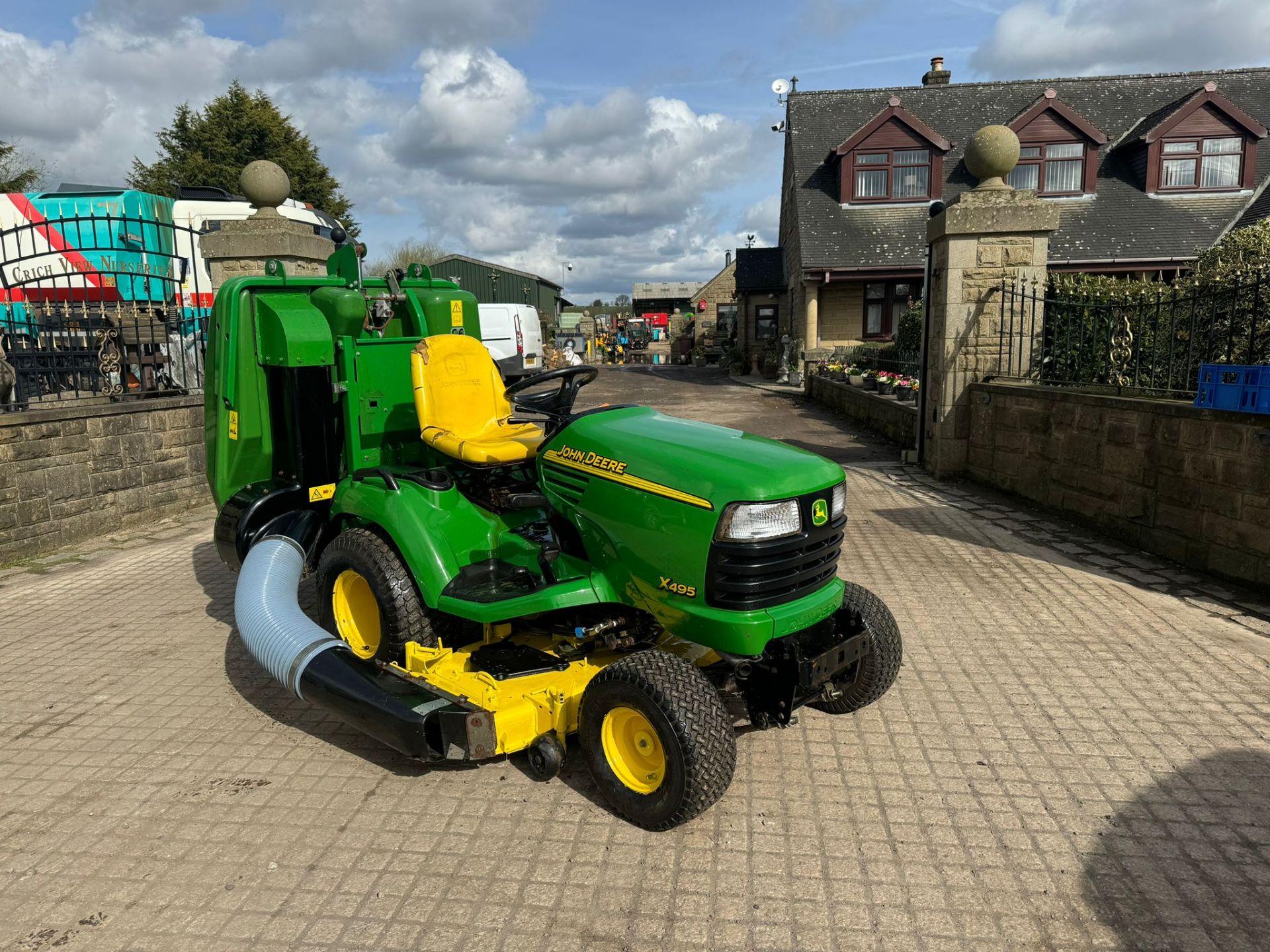 JOHN DEERE X495 RIDE ON LAWN MOWER WITH COLLECTOR *PLUS VAT*