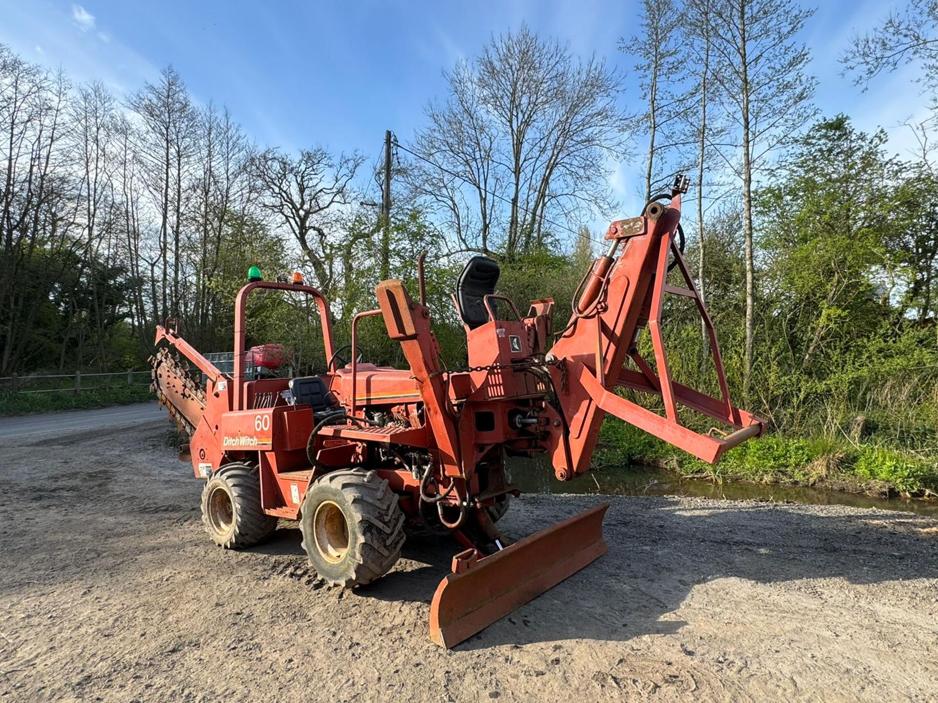 DITCH WITCH 5110 TRENCHER WITH DIGGER AND BLADE *PLUS VAT* - Image 3 of 16
