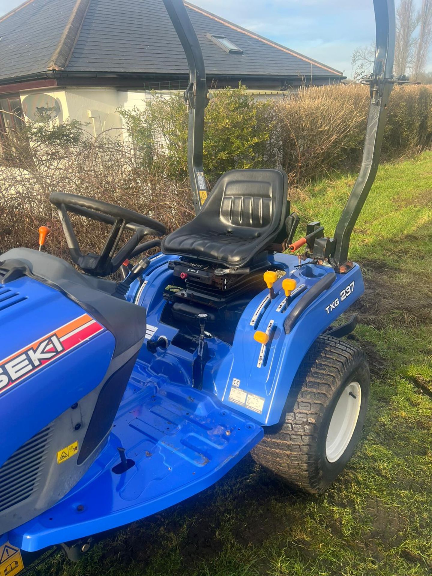 2015/65 PLATE ISEKI TXG 237 COMPACT TRACTOR 4x4 *PLUS VAT* - Image 4 of 9