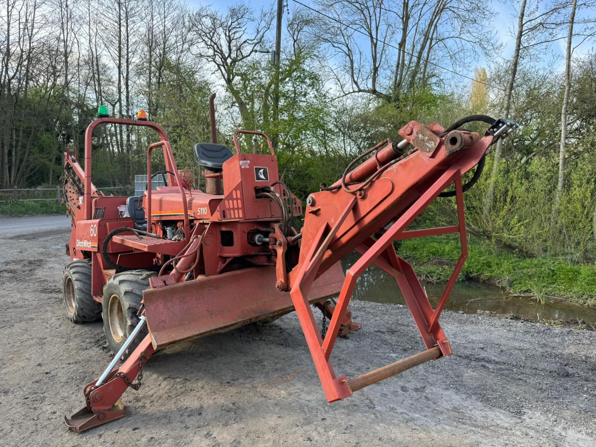 DITCH WITCH 5110 TRENCHER WITH DIGGER AND BLADE *PLUS VAT* - Image 13 of 16