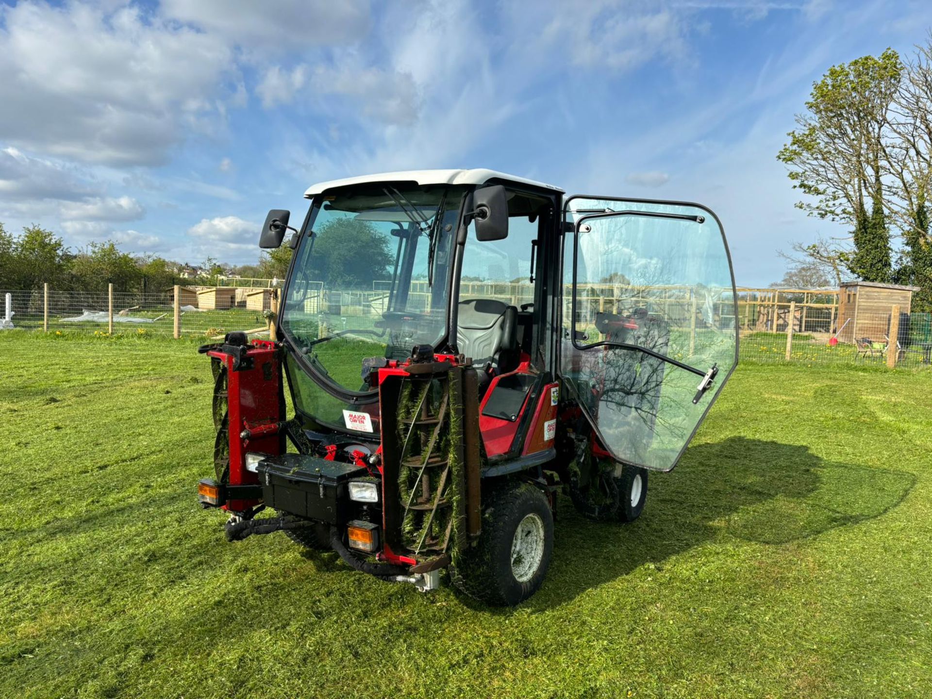 2016 TORO T4240 4WD 5 GANG RIDE ON CYLINDER MOWER *PLUS VAT* - Image 3 of 16