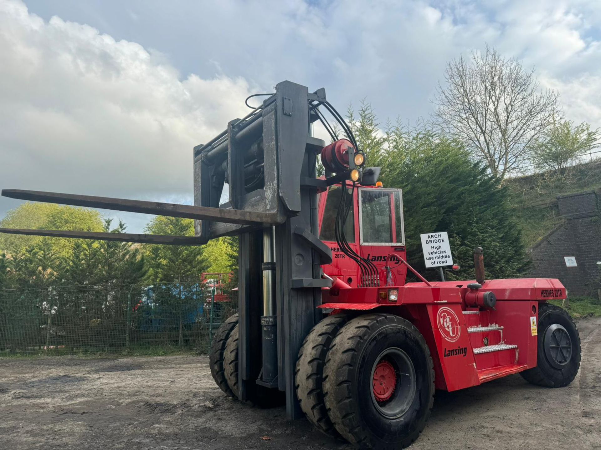 LANSING HERMES 28TR 28 TON FORKLIFT TRUCK *PLUS VAT* - Image 12 of 30