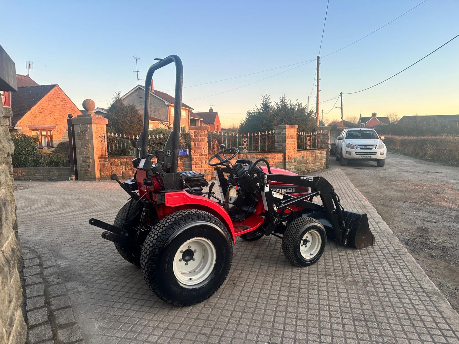 MITSUBISHI MT200HD 20HP 4WD COMPACT TRACTOR WITH FRONT LOADER AND BUCKET *PLUS VAT* - Image 7 of 19