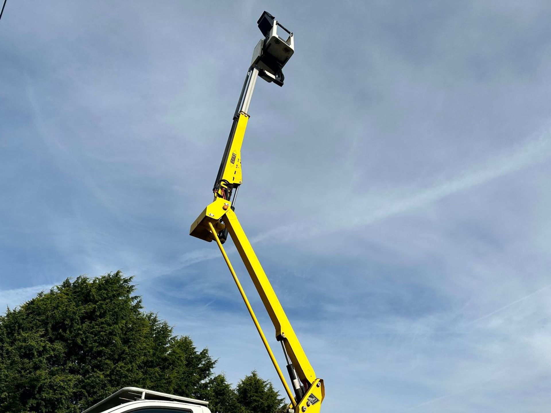 2014/64 ISUZU D-MAX S/C 2.5 TWIN TURBO 4WD PICKUP TRUCK WITH VERSALIFT CHERRY PICKER *PLUS VAT* - Image 21 of 30