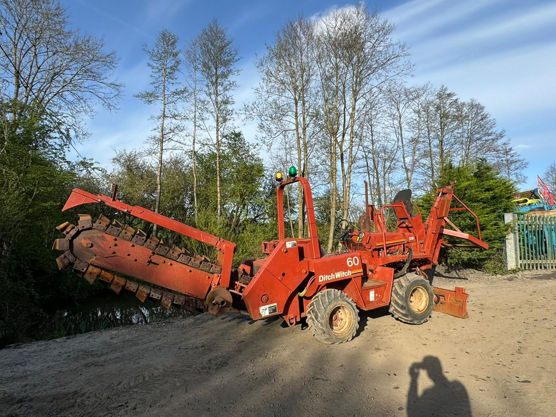 DITCH WITCH 5110 TRENCHER WITH DIGGER AND BLADE *PLUS VAT*