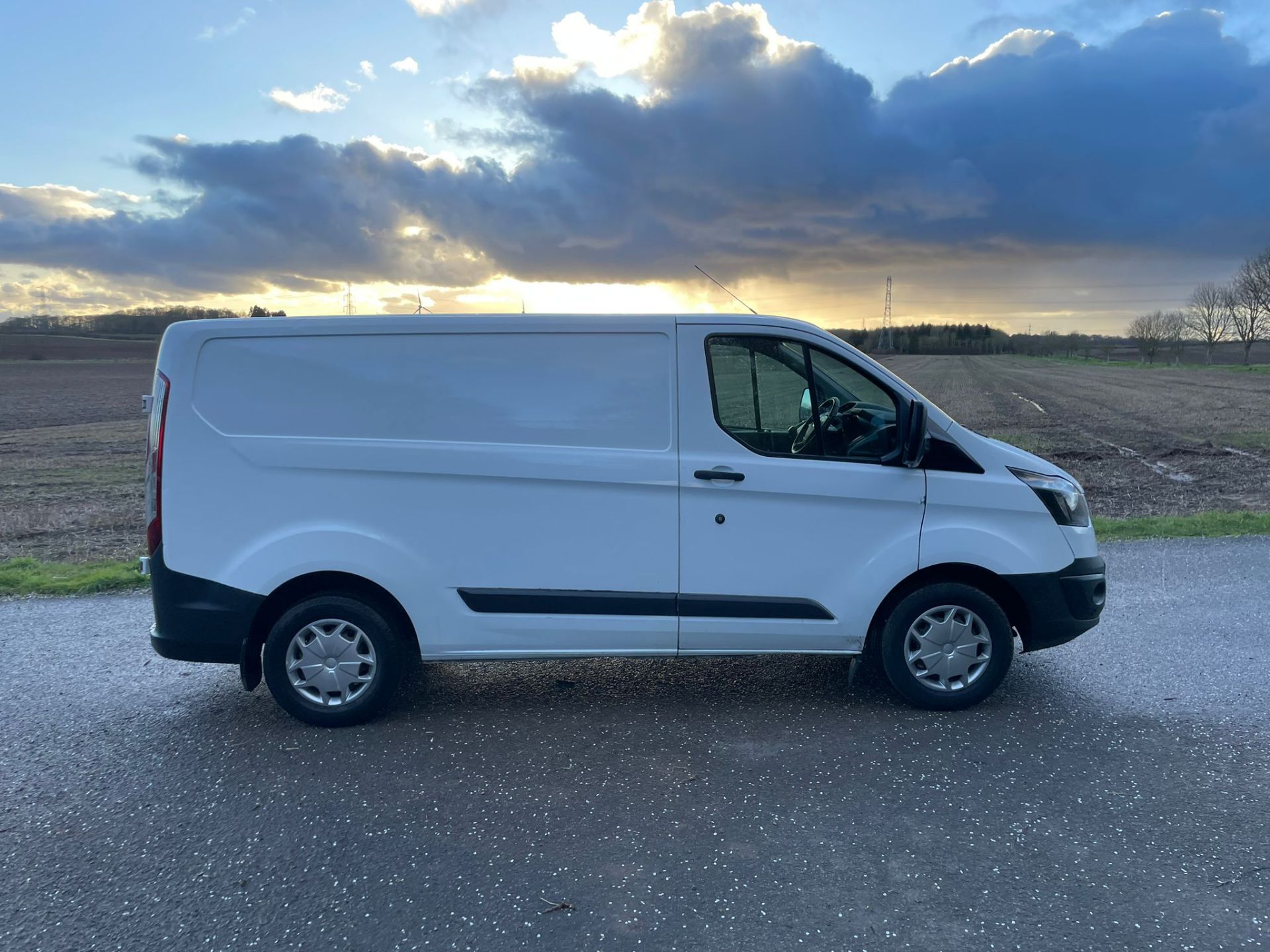 2016/66 REG FORD TRANSIT CUSTOM 290 TREND E-TEC 2.2 DIESEL PANEL VAN, SHOWING 1 FORMER KEEPER - Image 8 of 15